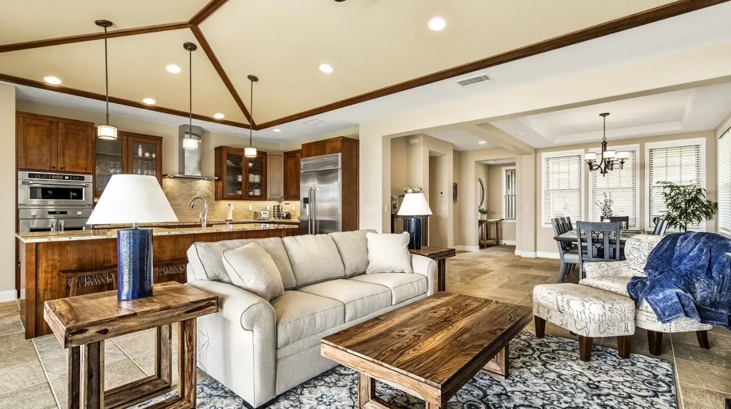 Big Island Makai Luxury Oasis with Ocean and Golf Course Views — photograph 9
