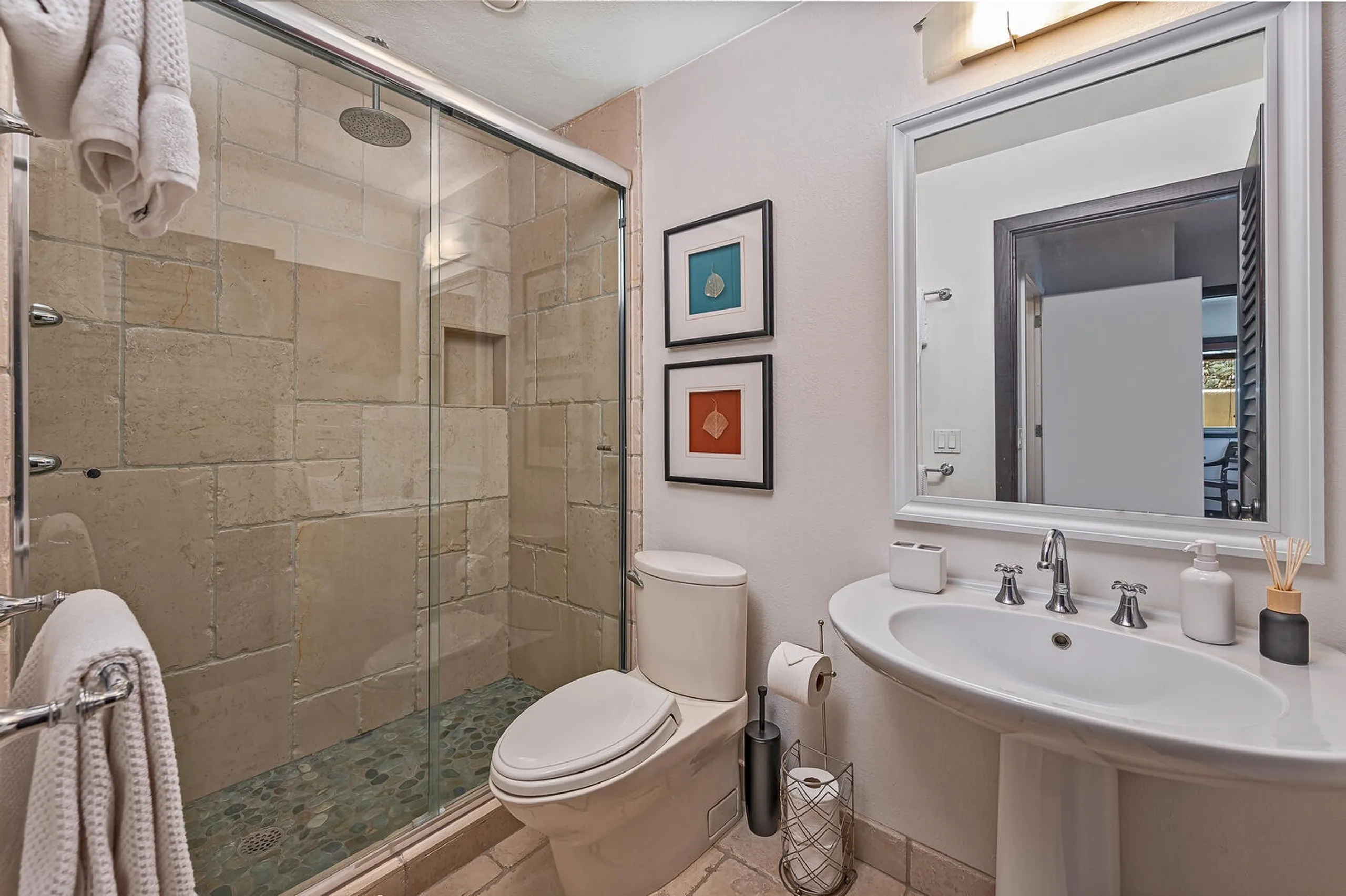 Luxury Home with Private Pool and Panoramic Ocean Views — photograph 12
