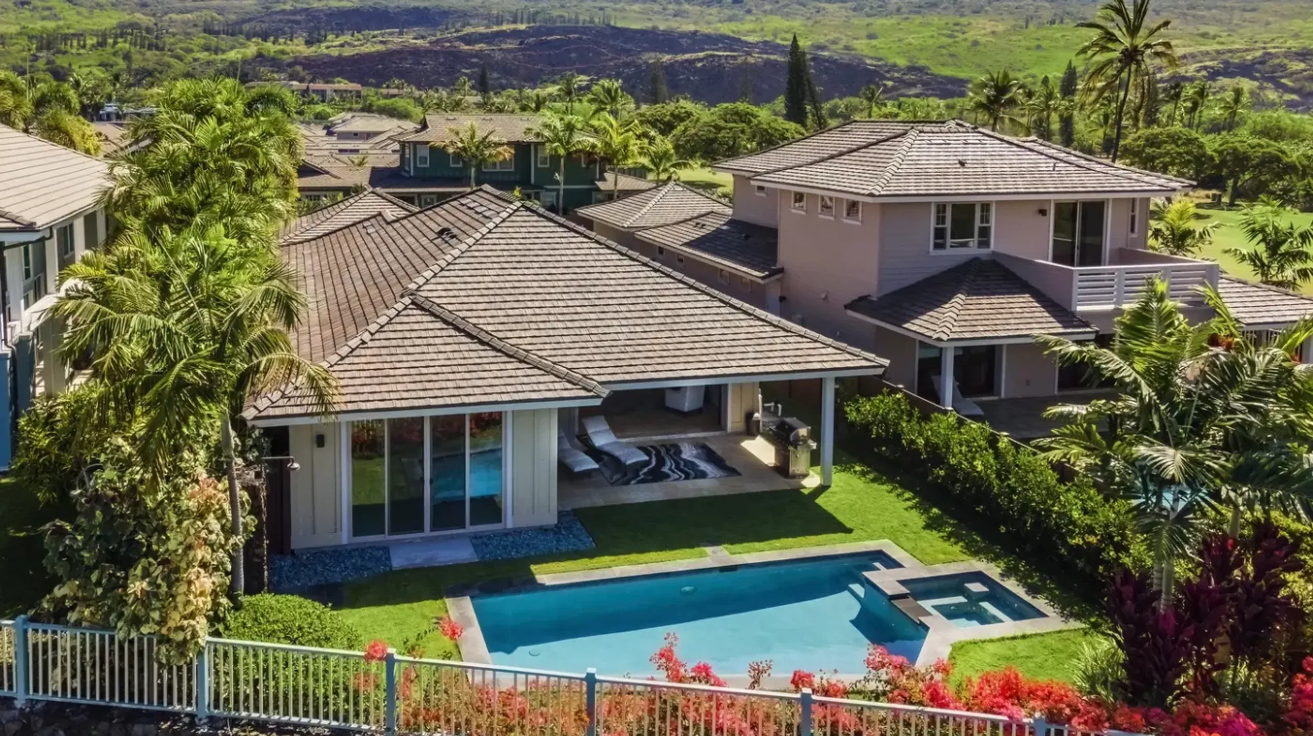 Big Island Makai Luxury Oasis with Ocean and Golf Course Views — photograph 3