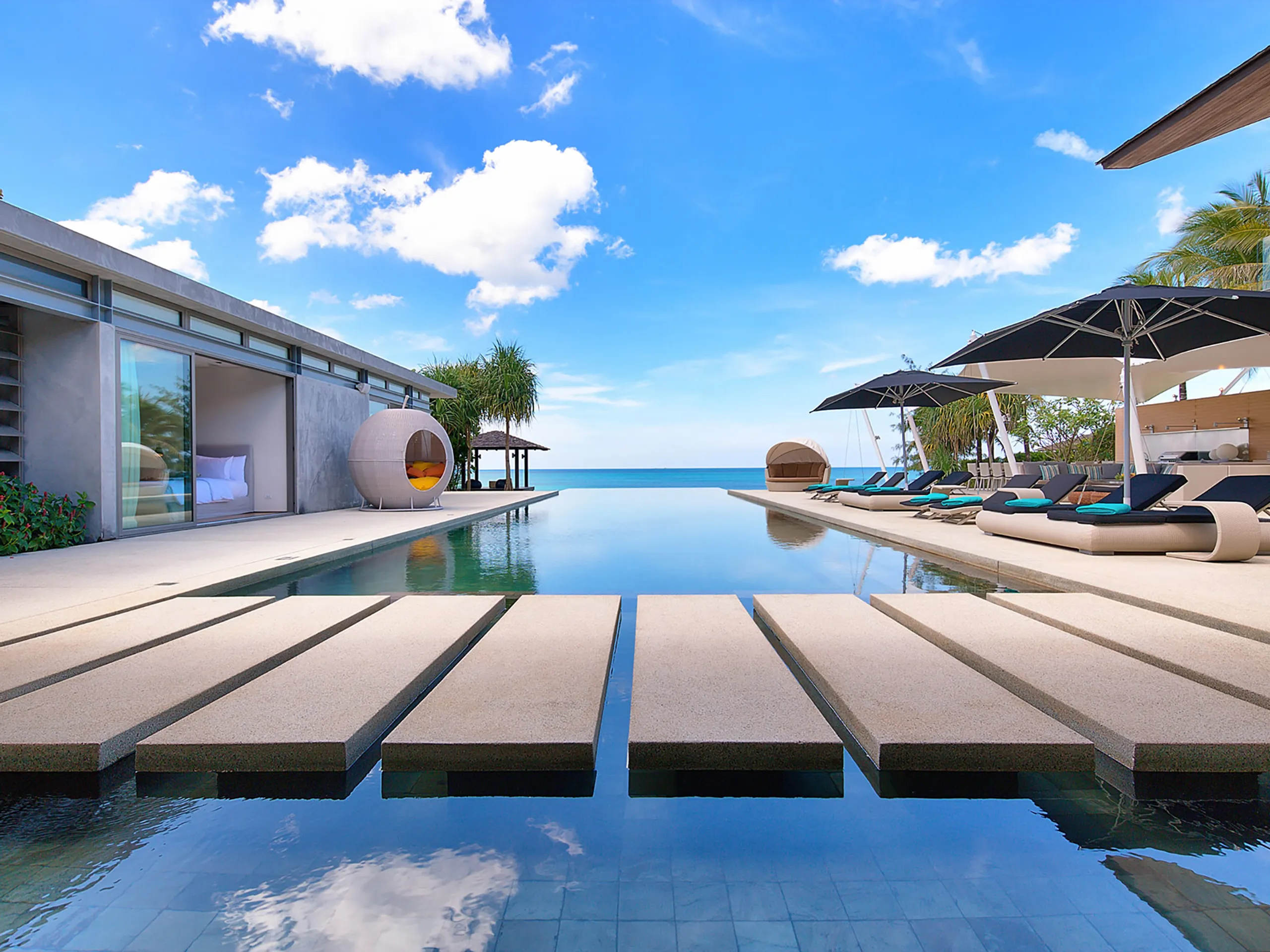 Stunning Seaview Villa with Infinity Pool — photograph 2