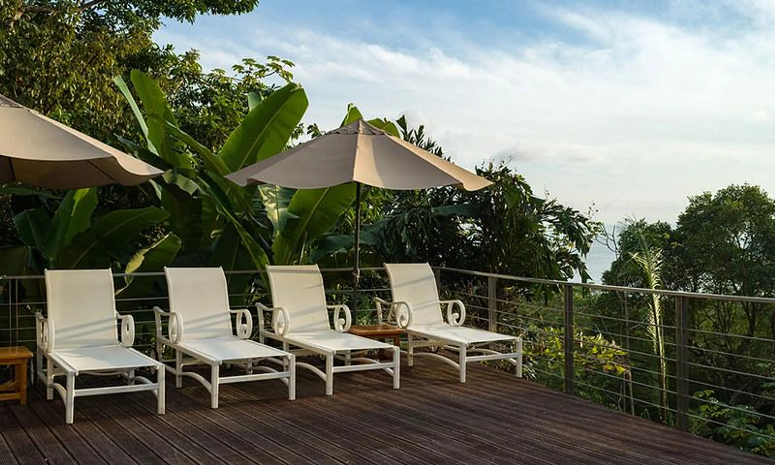 Luxurious Seven-Bedroom Villa in Manuel Antonio with Private Pool and Rainforest Surroundings — photograph 9