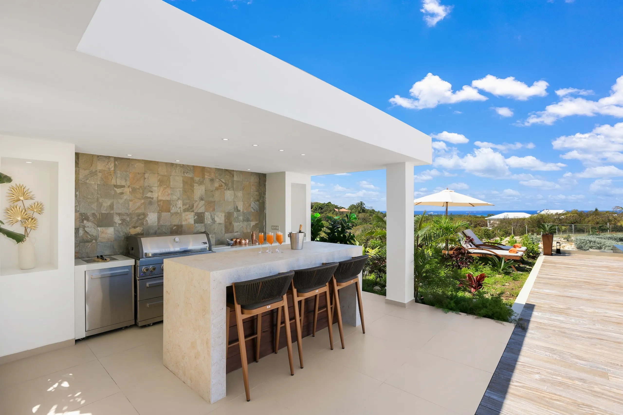 Stylish 5BR Terres Basses Villa with Heated Pool, Jacuzzi, & Panoramic Views — photograph 10