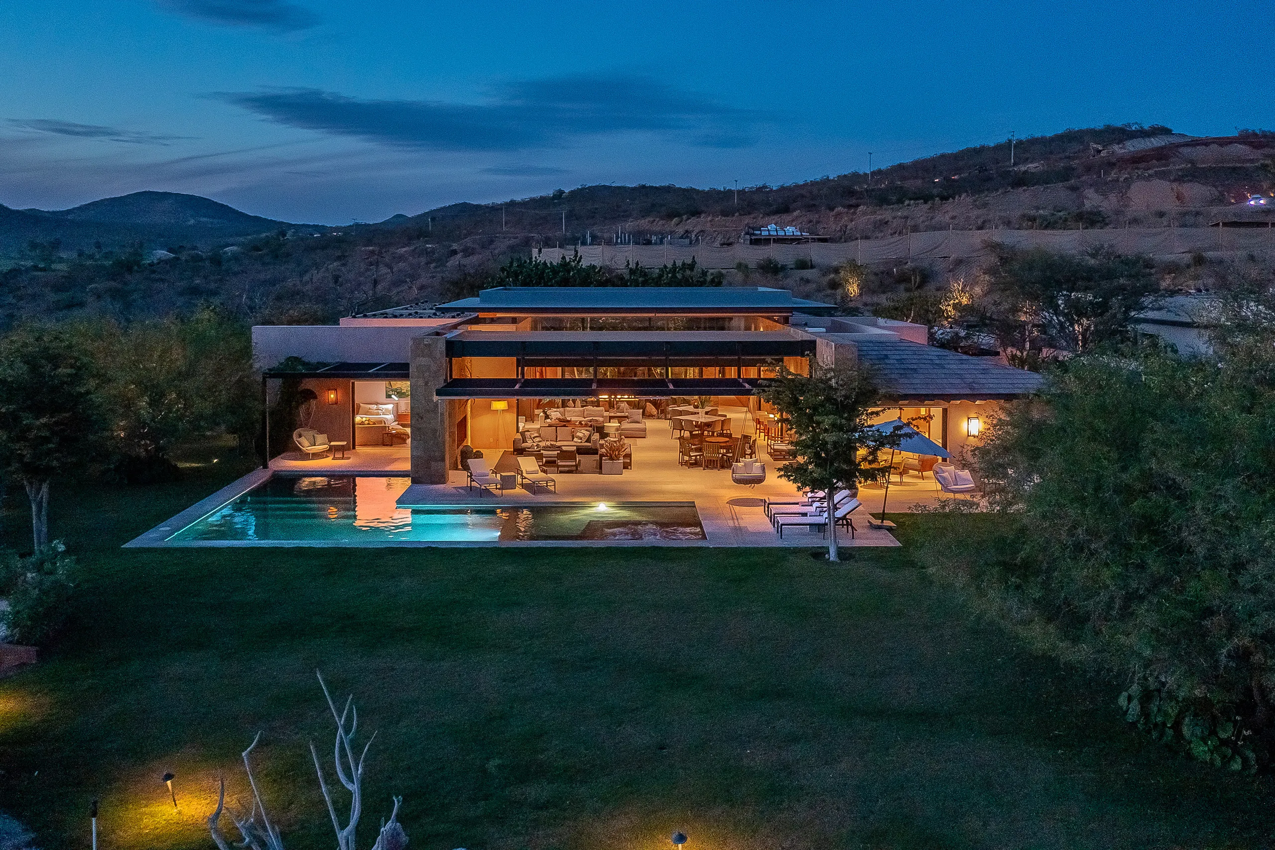 Modern Architectural Enclave Estate with Private Pool and Ocean Views — photograph 7