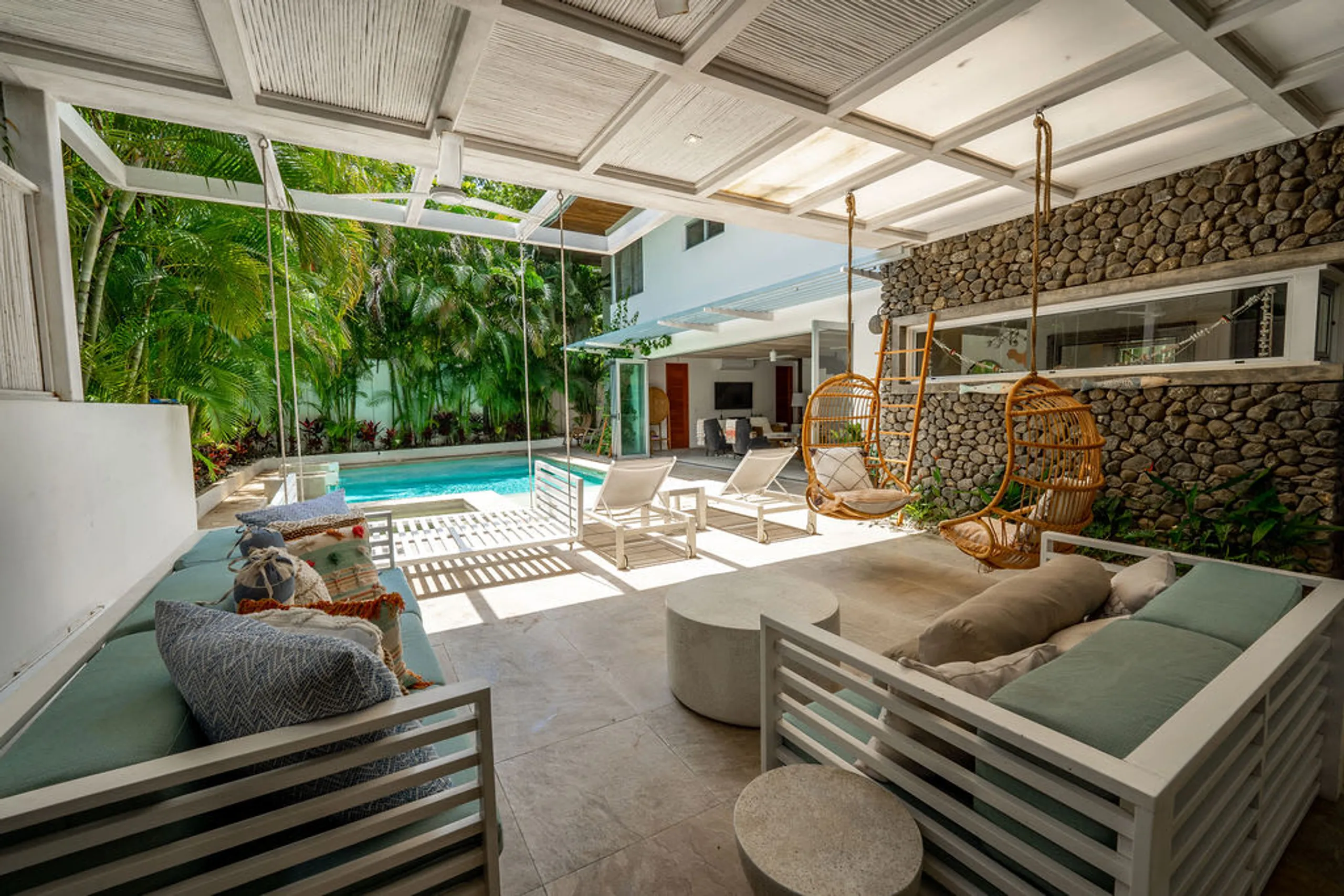 Spacious & Chic Villa with Private Pool, and Steps from Surf & Vibrant Town Life — photograph 6