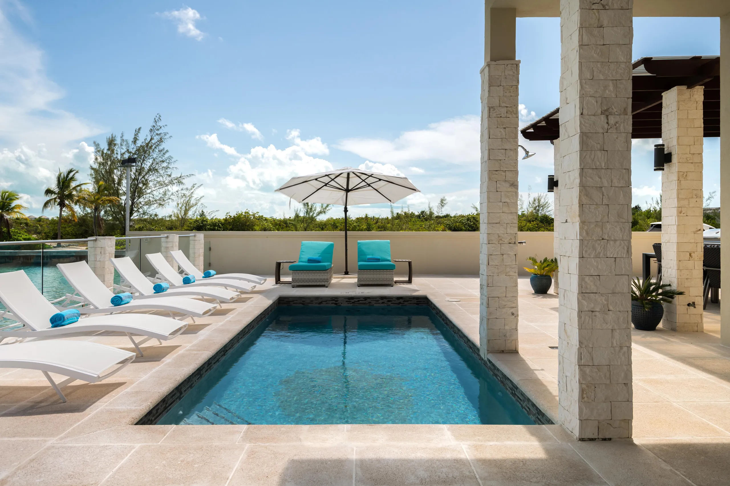 A Brand-New Canal-Side Cul de Sac Villa with Stunning Island Views — photograph 3