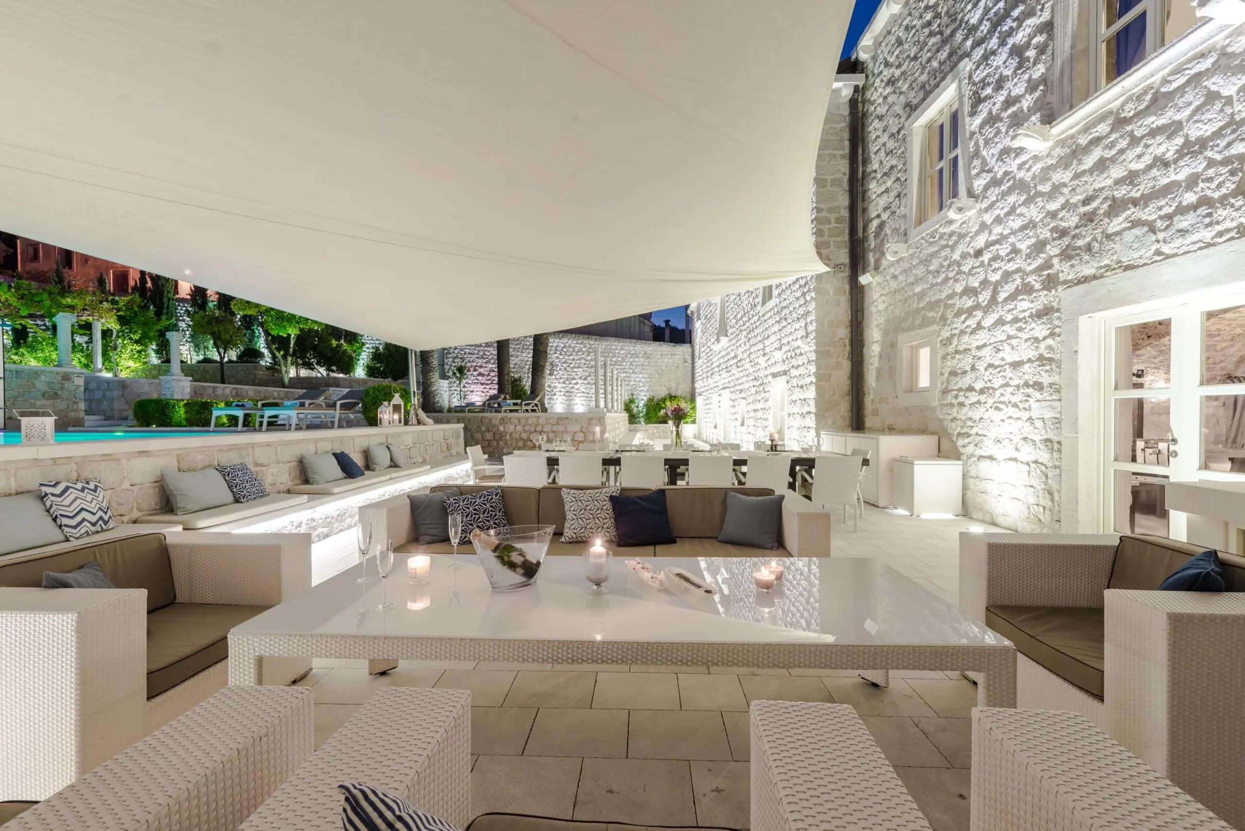 Glamorous Stylish Villa with Pool and Beautiful Garden Landscapes — photograph 6