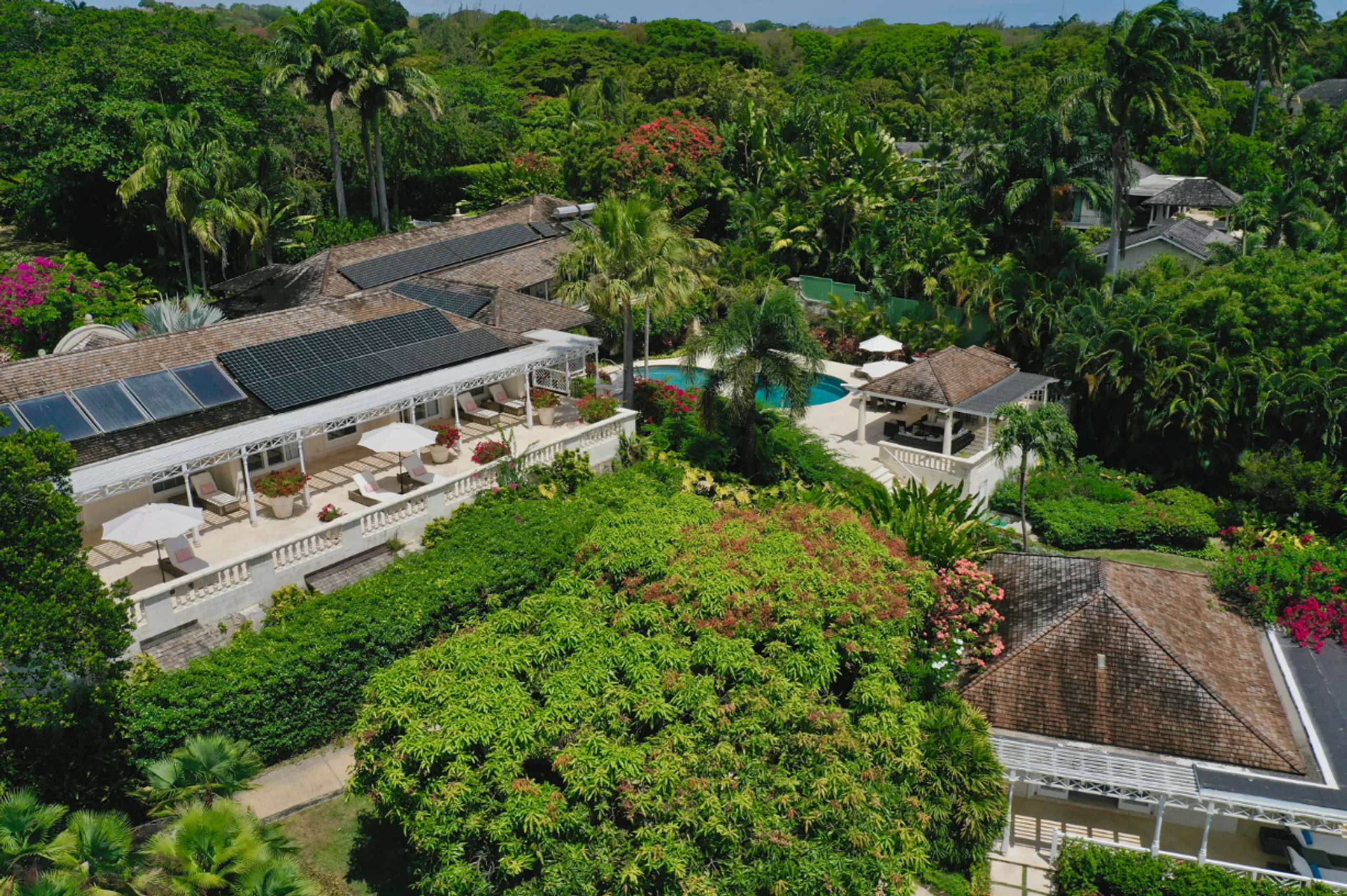 Oasis Luxe Villa with Private Pool and Breathtaking Ocean Views — photograph 7