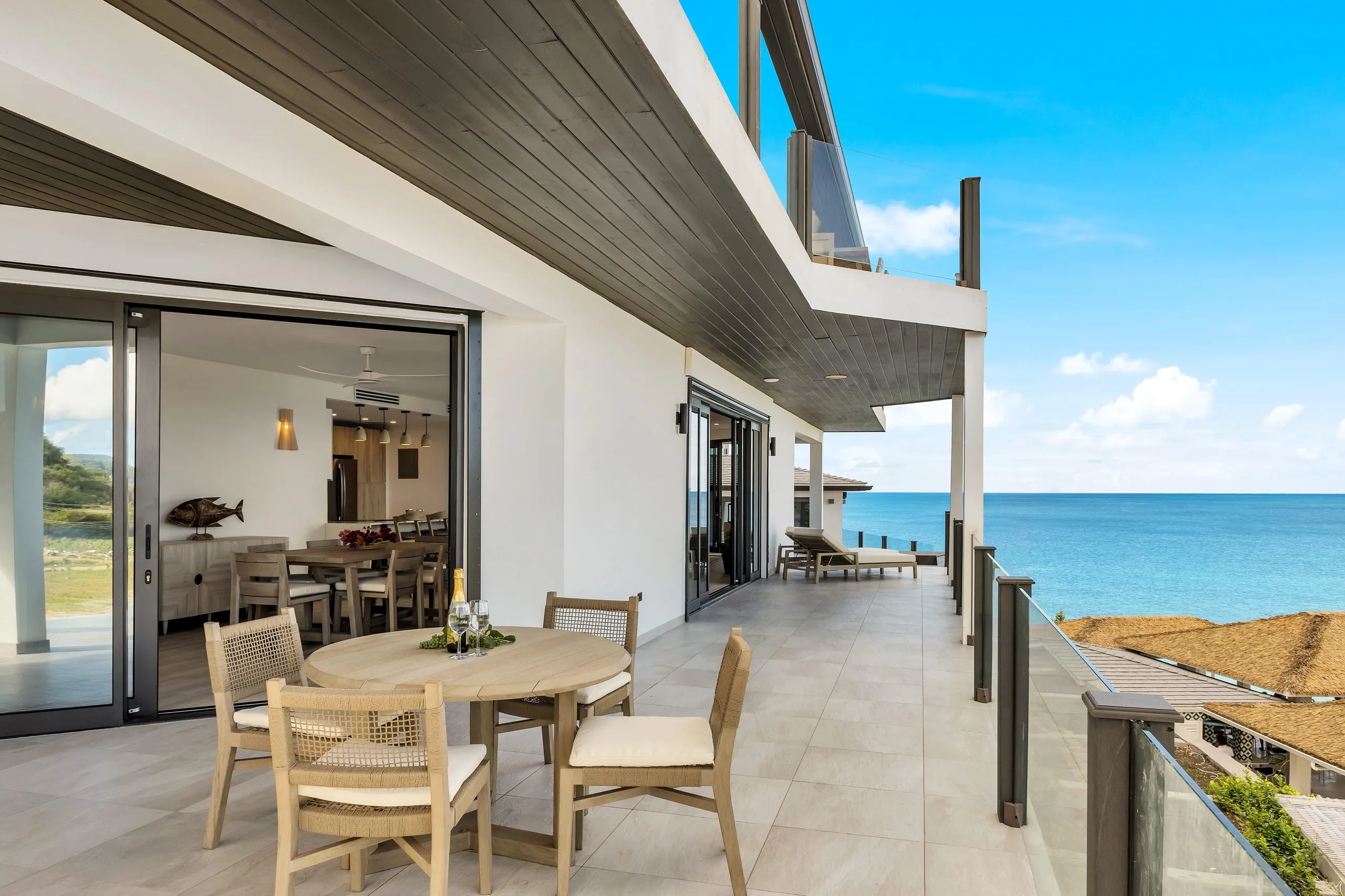 Posh Oeanfront 3Bedroom Villa with Spectacular Views — photograph 4