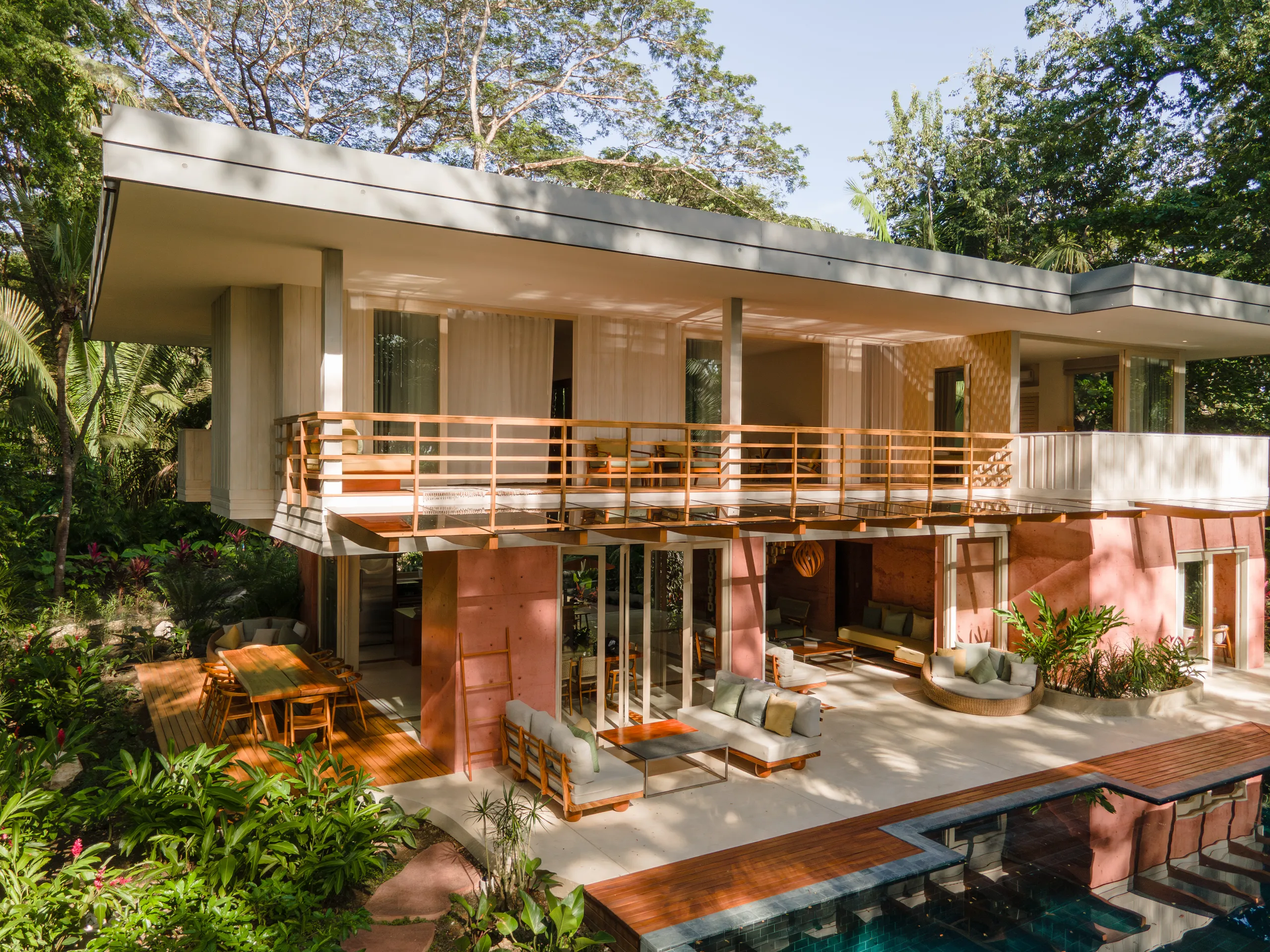 Impeccably Designed Villa with Private Pool, Expansive Spaces & Stunning Jungle Views — photograph 7