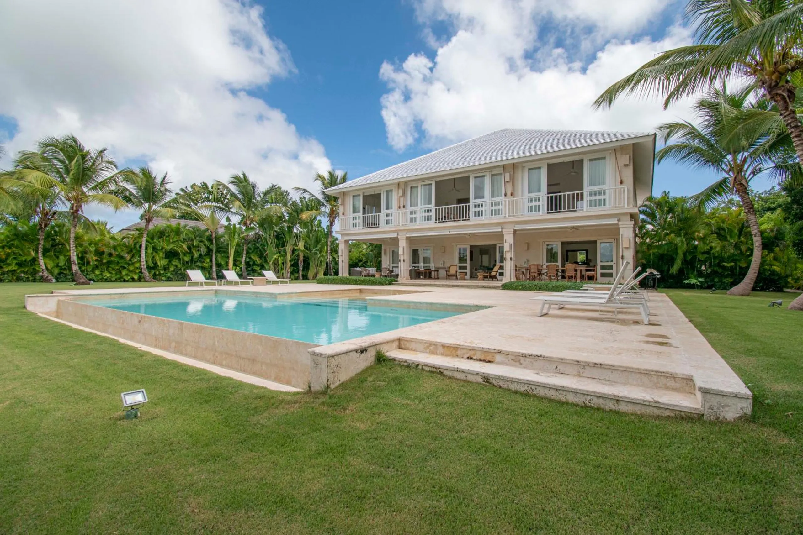 Magnificent Punta Cana Estate with Private Pool and Stunning Views — photograph 3