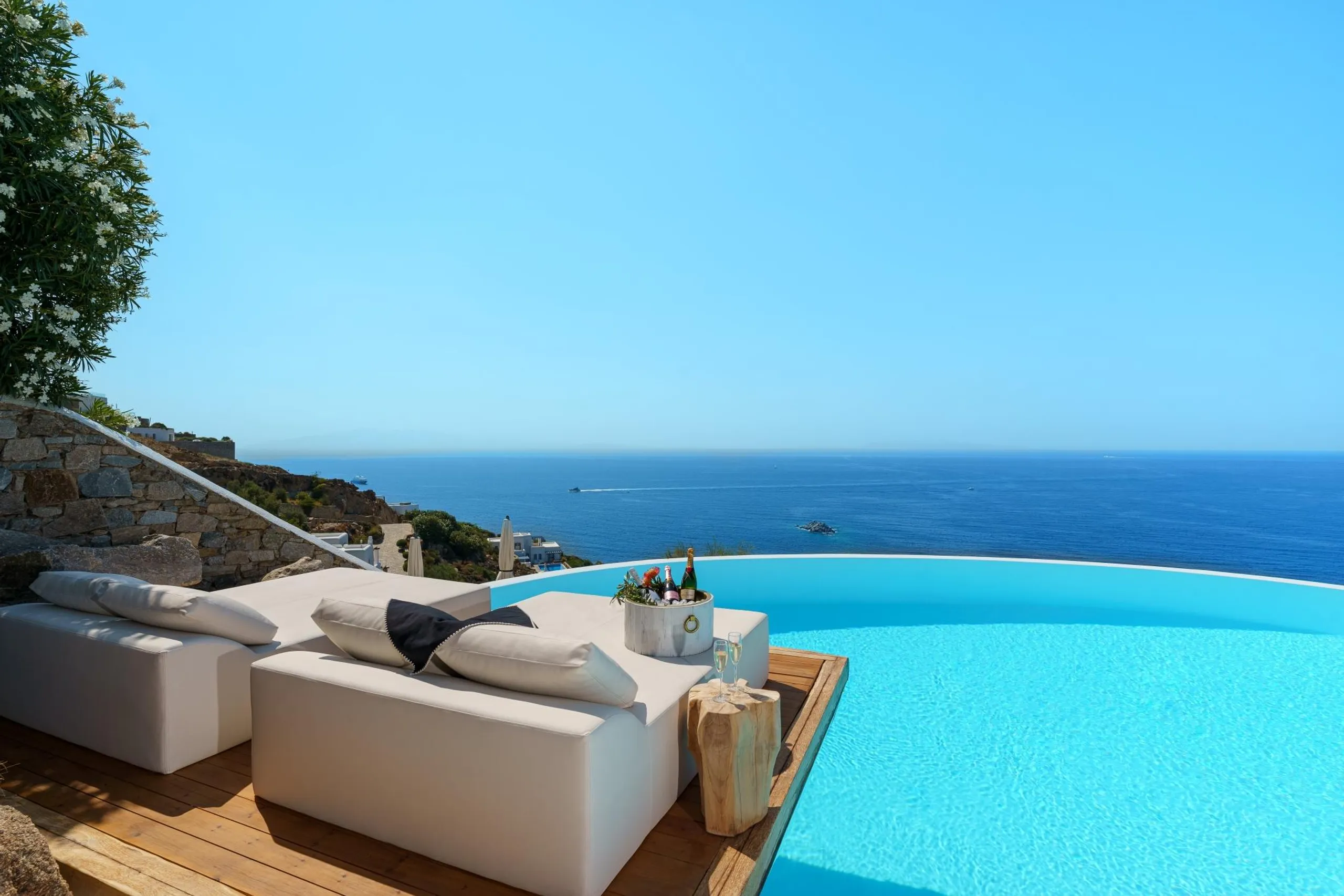 Elegant Oceanview Villa in Mykonos with Private Pool and Jacuzzi — photograph 5