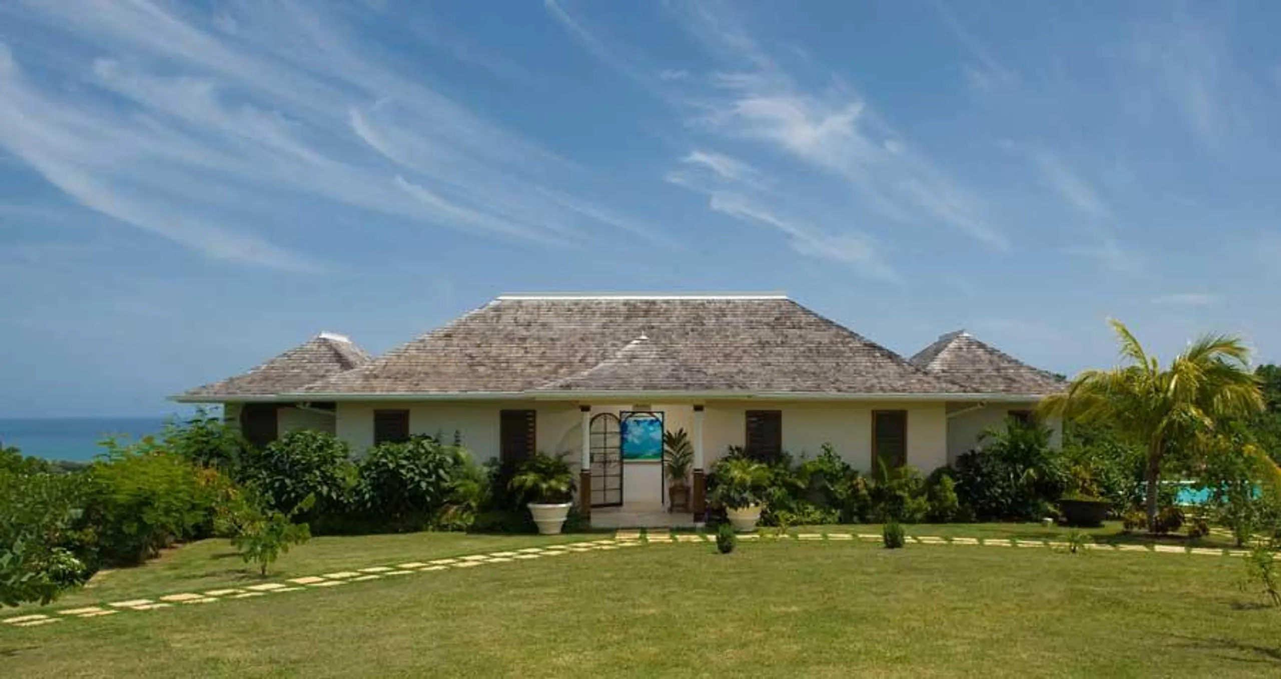 Outstanding Resort Style Estate in Sandy Bay with Olympic Pool and Ocean Views — photograph 8