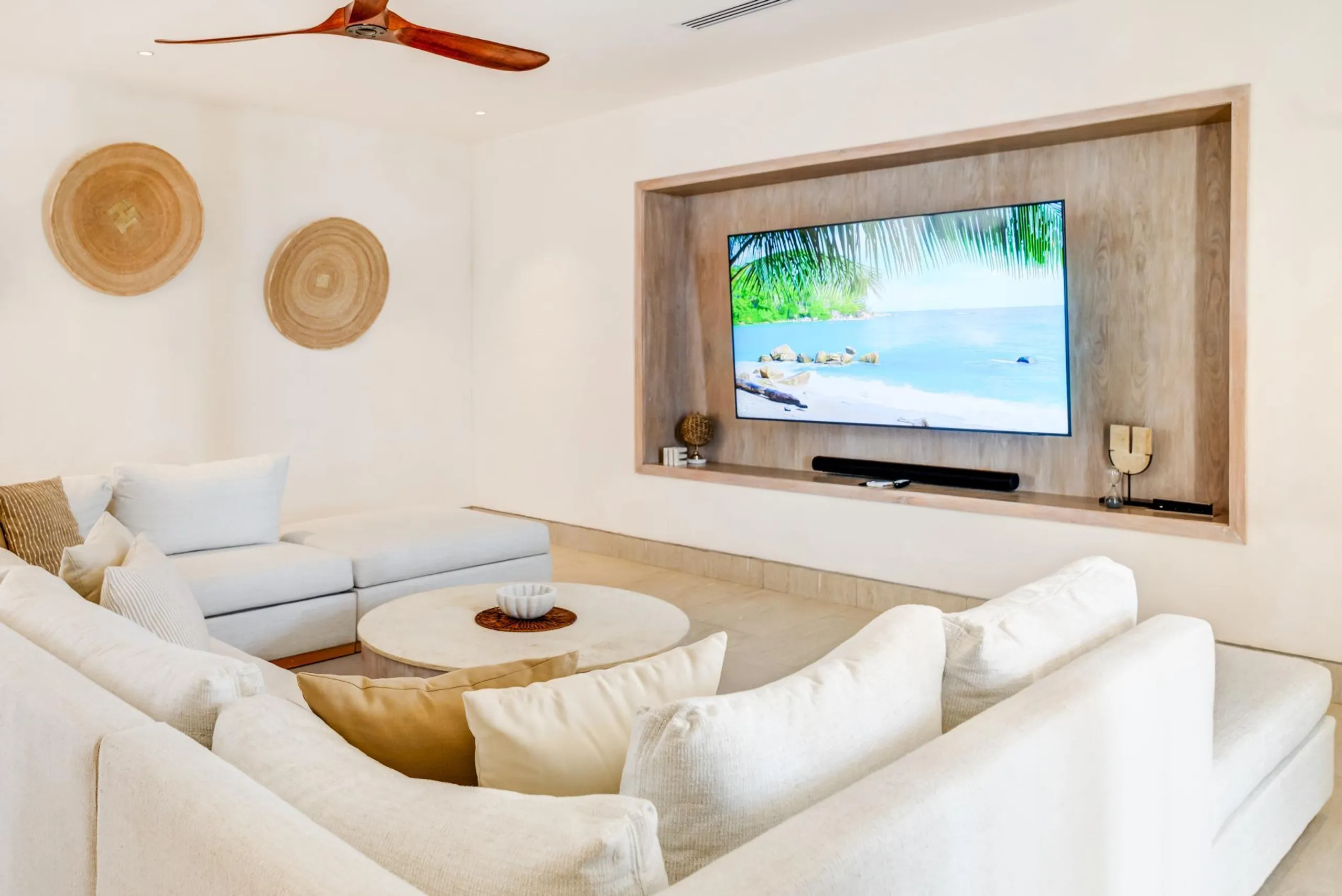 Caribbean Dream Villa: Enchanting Sunrises, Infinity Pool, and Ethnic Elegance — photograph 9