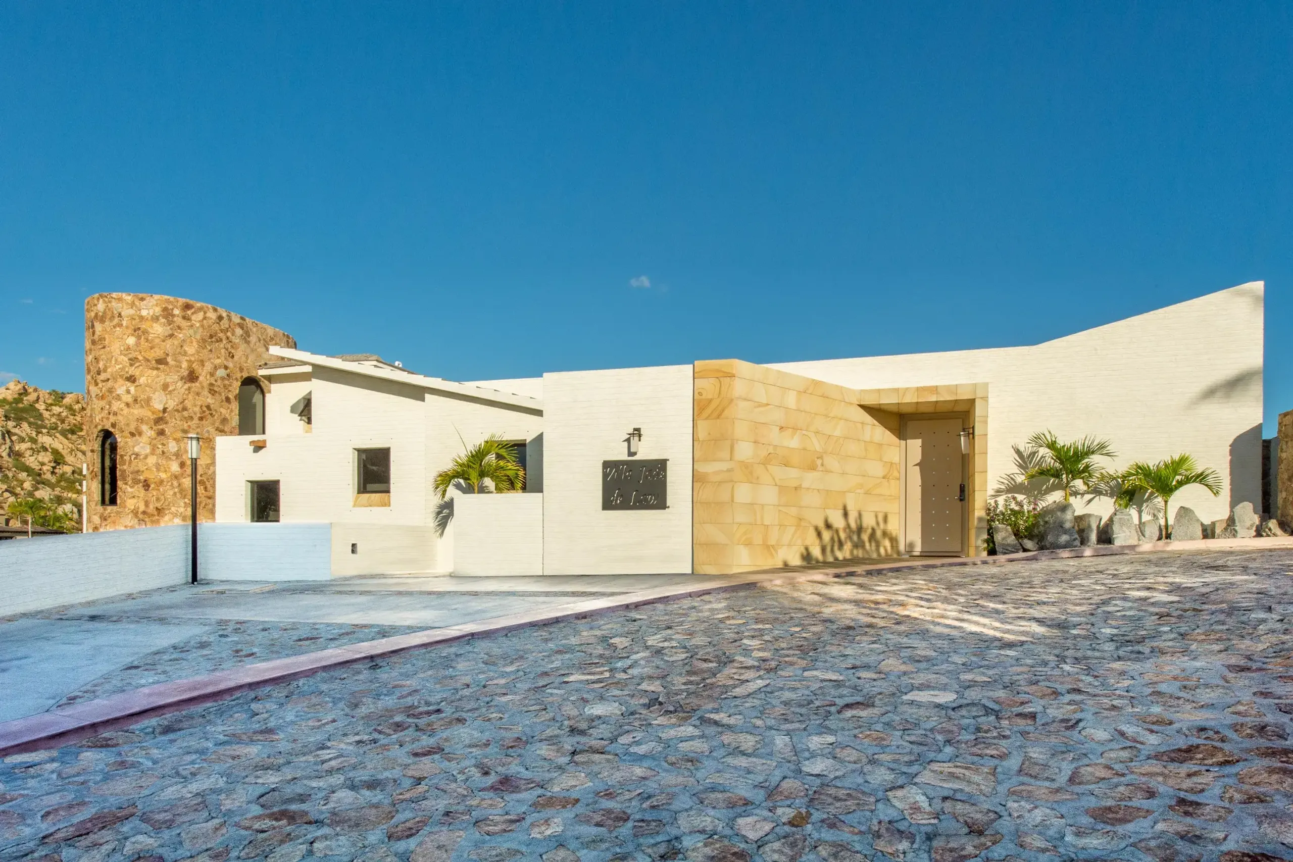 Palatial Cabo San Lucas with Edgeless Pool, Firepit, and Ocean Views — photograph 9