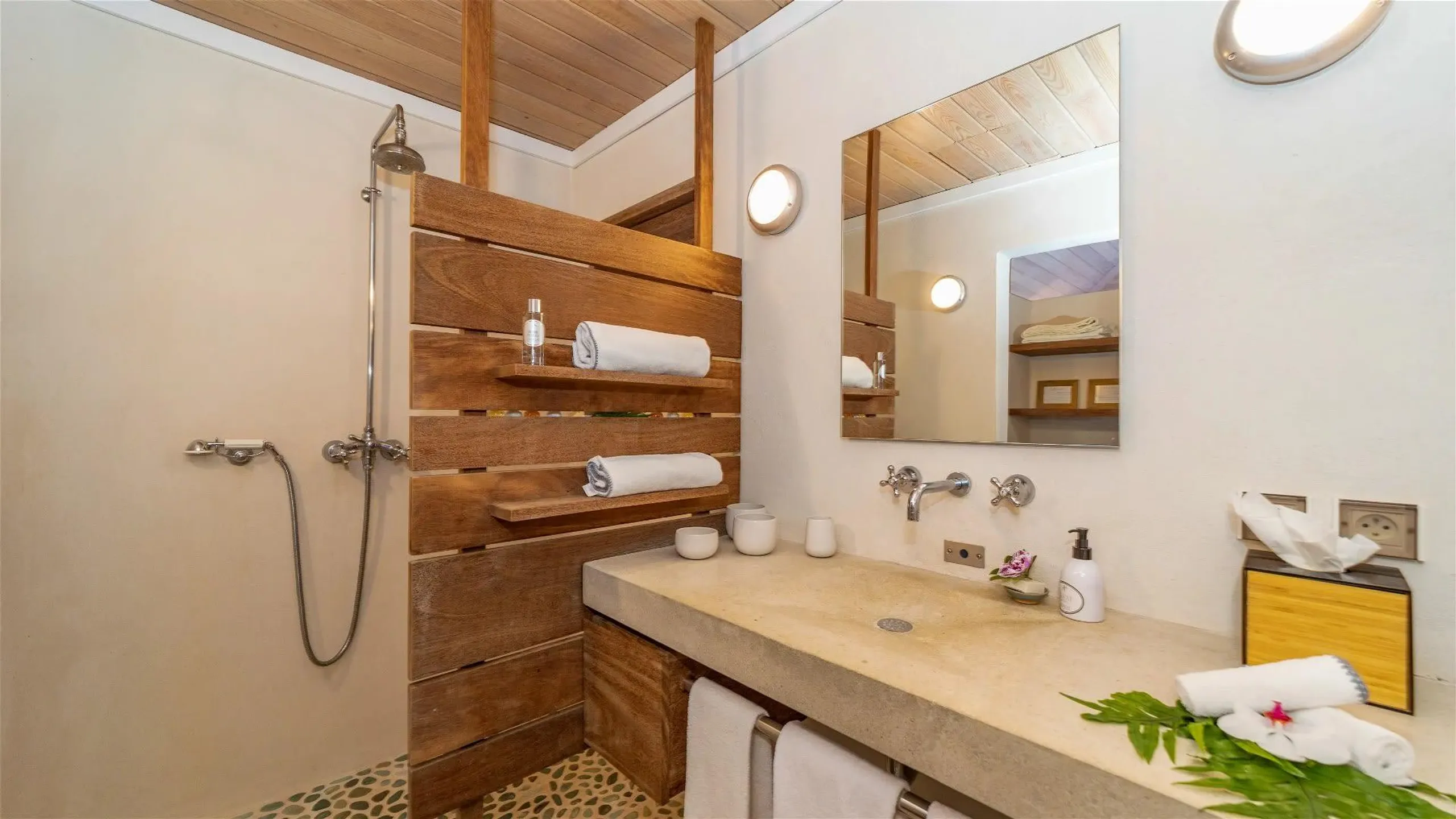 Panoramic Oceanview Villa with Pool — photograph 12