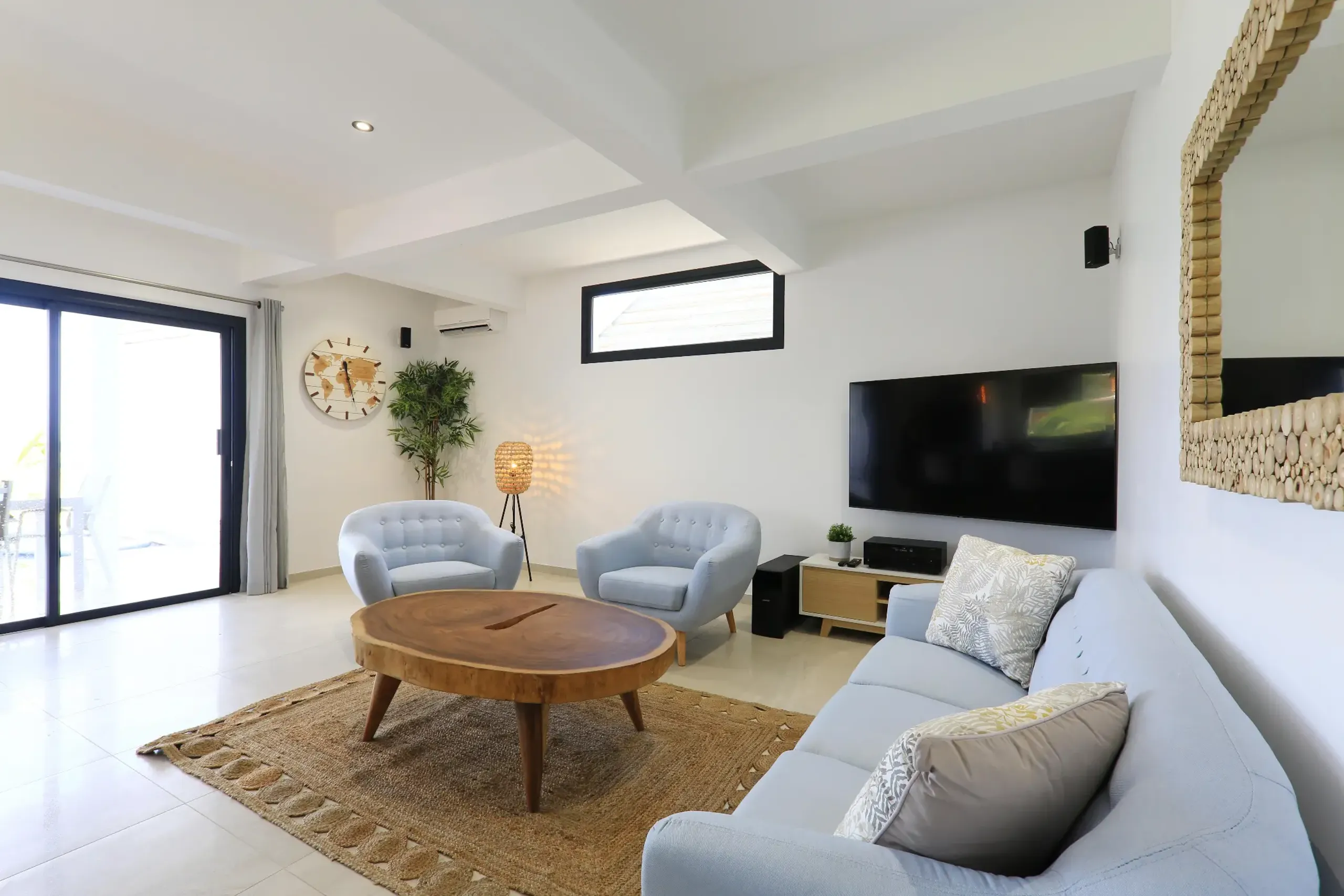 Modern Flamands Beach Villa with Infinity Pool and Walk to Beach — photograph 8