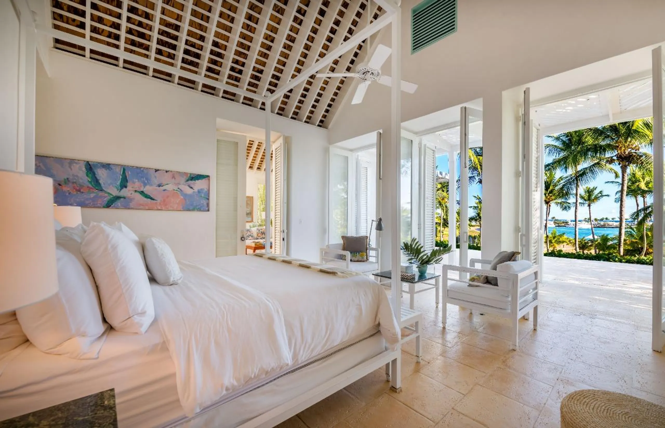 Spectacular Villa with Private Pool, Garden and Unobstructed Ocean Views — photograph 12