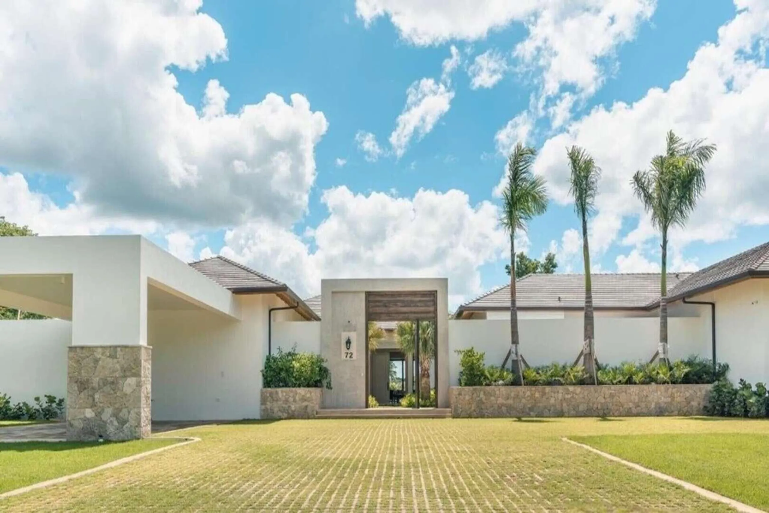 Refreshing Golf Villa with Private Pool and Marina Access — photograph 4