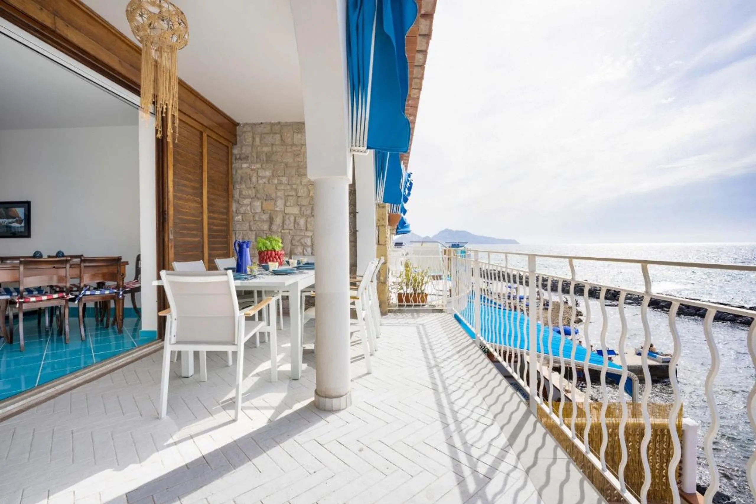 Superb Traditional Villa with Mesmerising Gulf of Naples and Capri Views — photograph 5