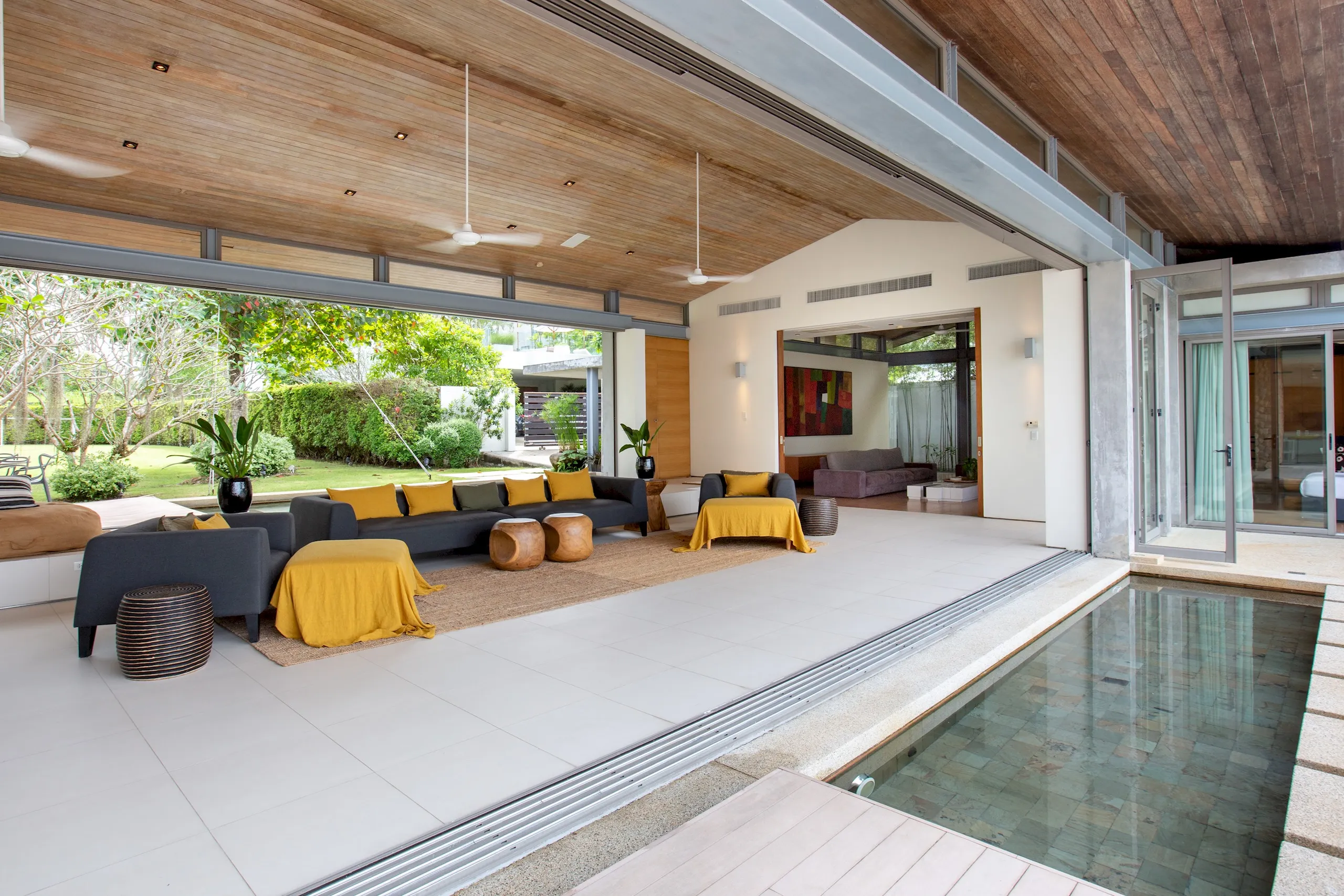 Sumptuous 6 BR Villa with Infinity Pool — photograph 4