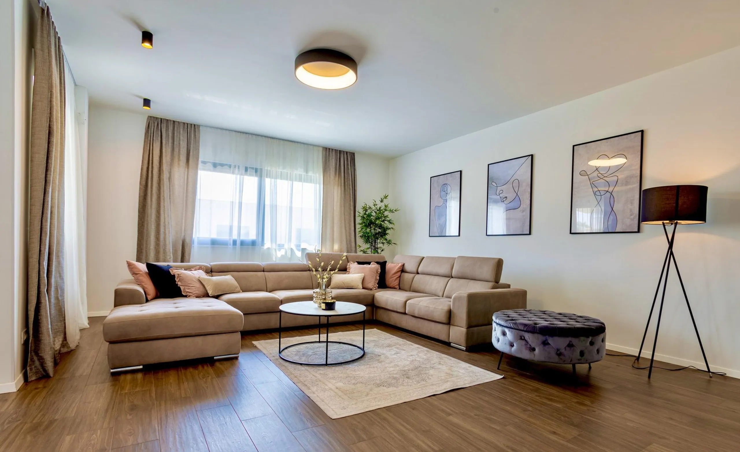 Magnificent Villa Haven with Pool, Jacuzzi in the Heart of Split — photograph 6