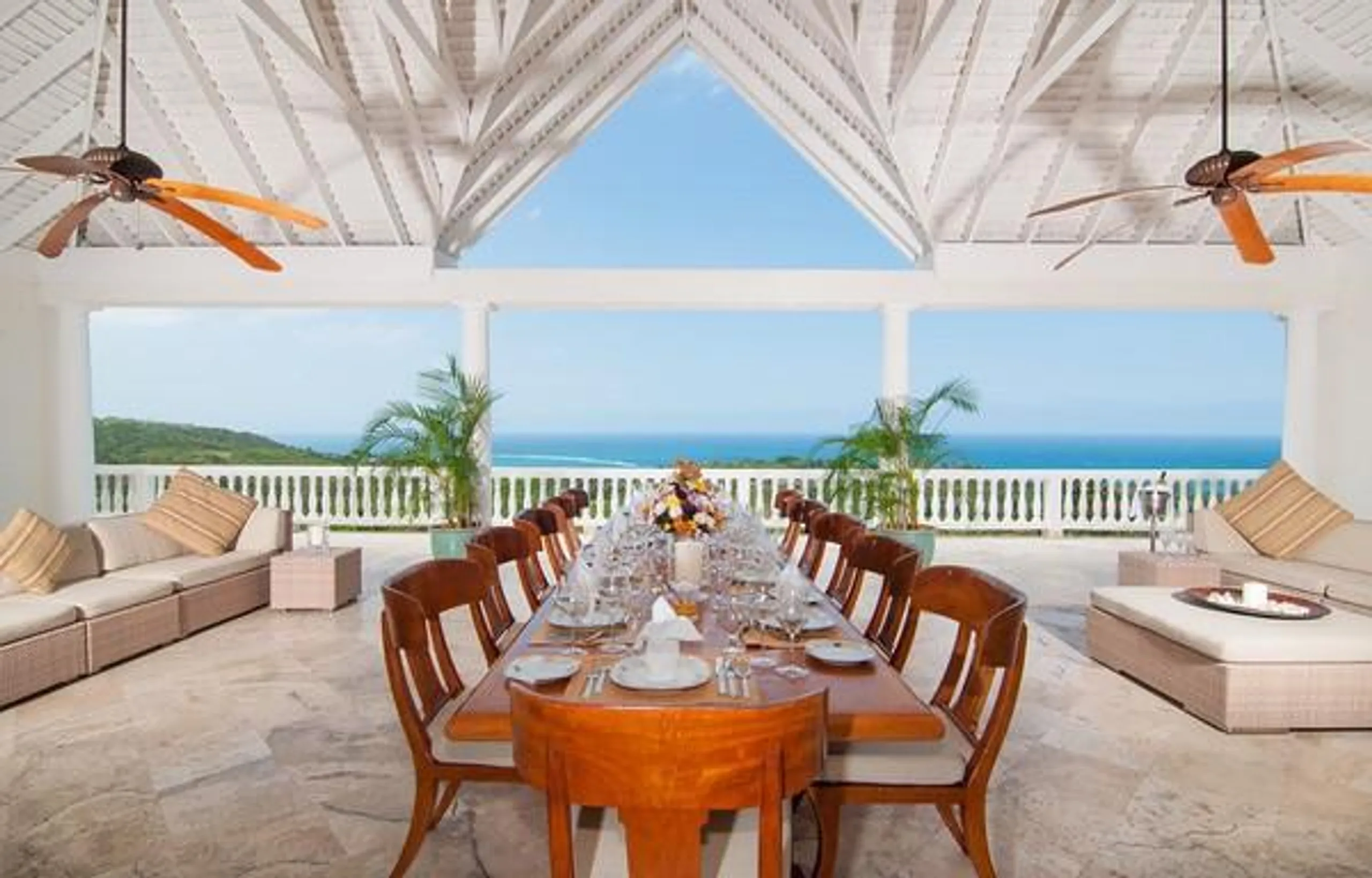 Breathtaking Montego Bay Estate with Private Pool, Basketball Court, and Outdoor Play Area — photograph 4