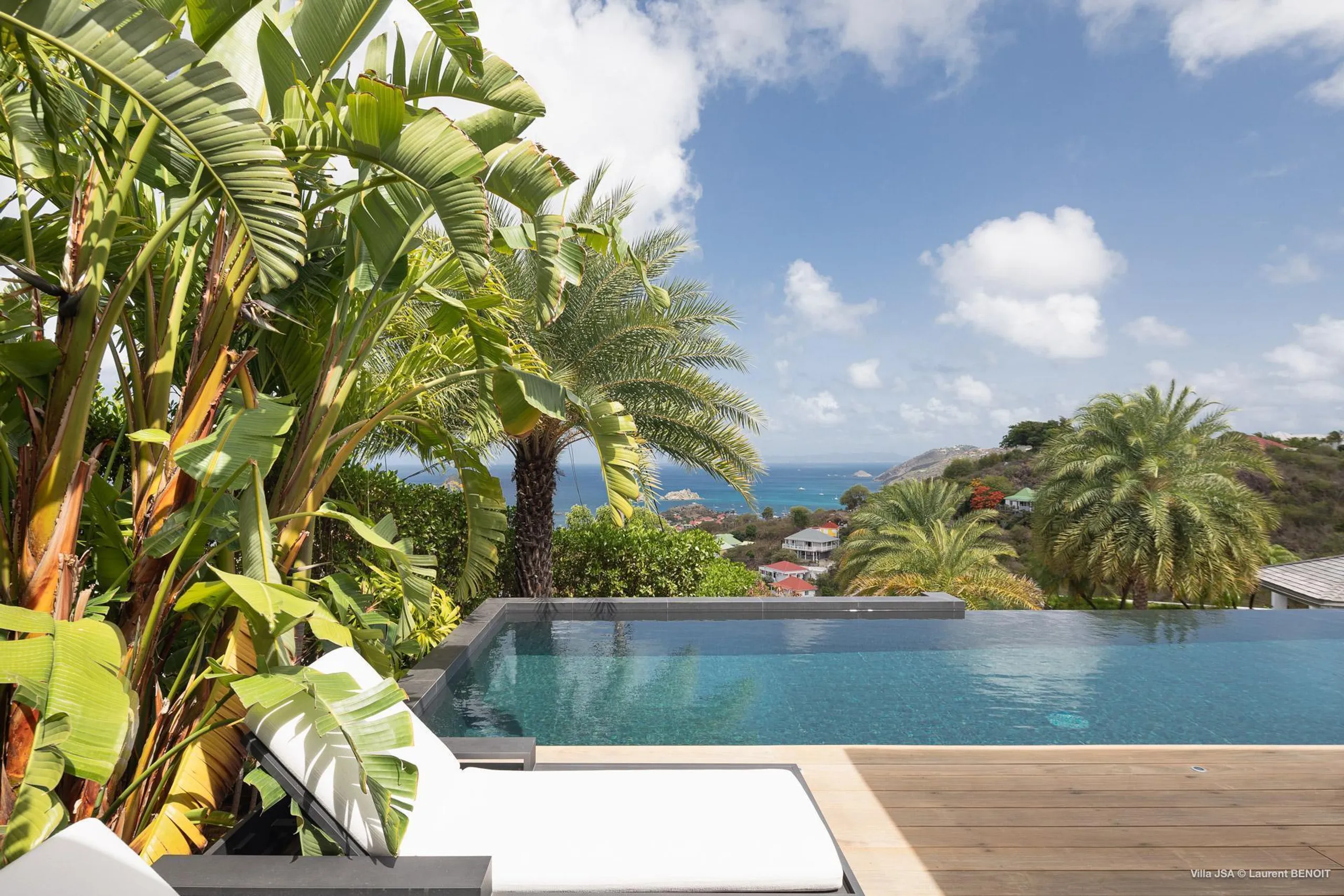 Hillside Tropical Villa with Private Pool and Breathtaking Views, Lurin