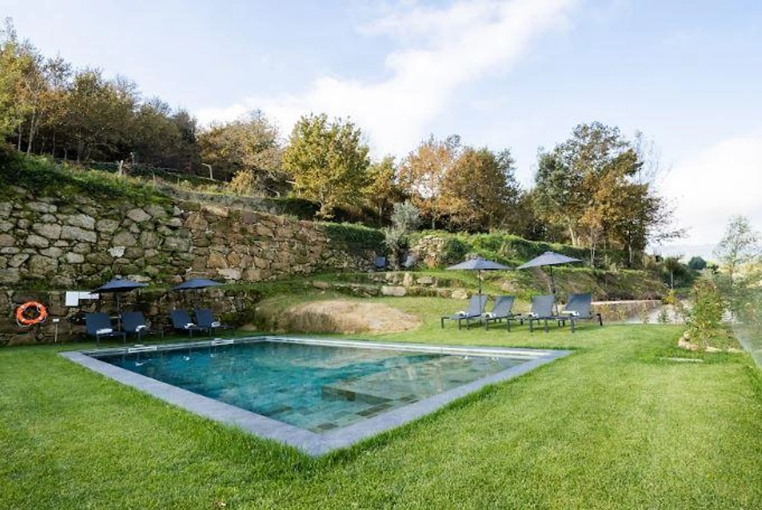 Stunning Luxury Estate with Private Pool and Panoramic River Views — photograph 9