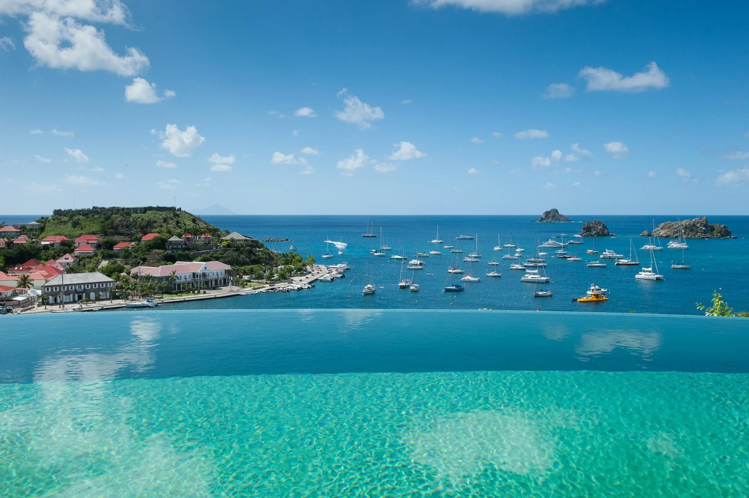 Elegant Oceanside Villa with Infinity Pool and Fitness Room, Gustavia
