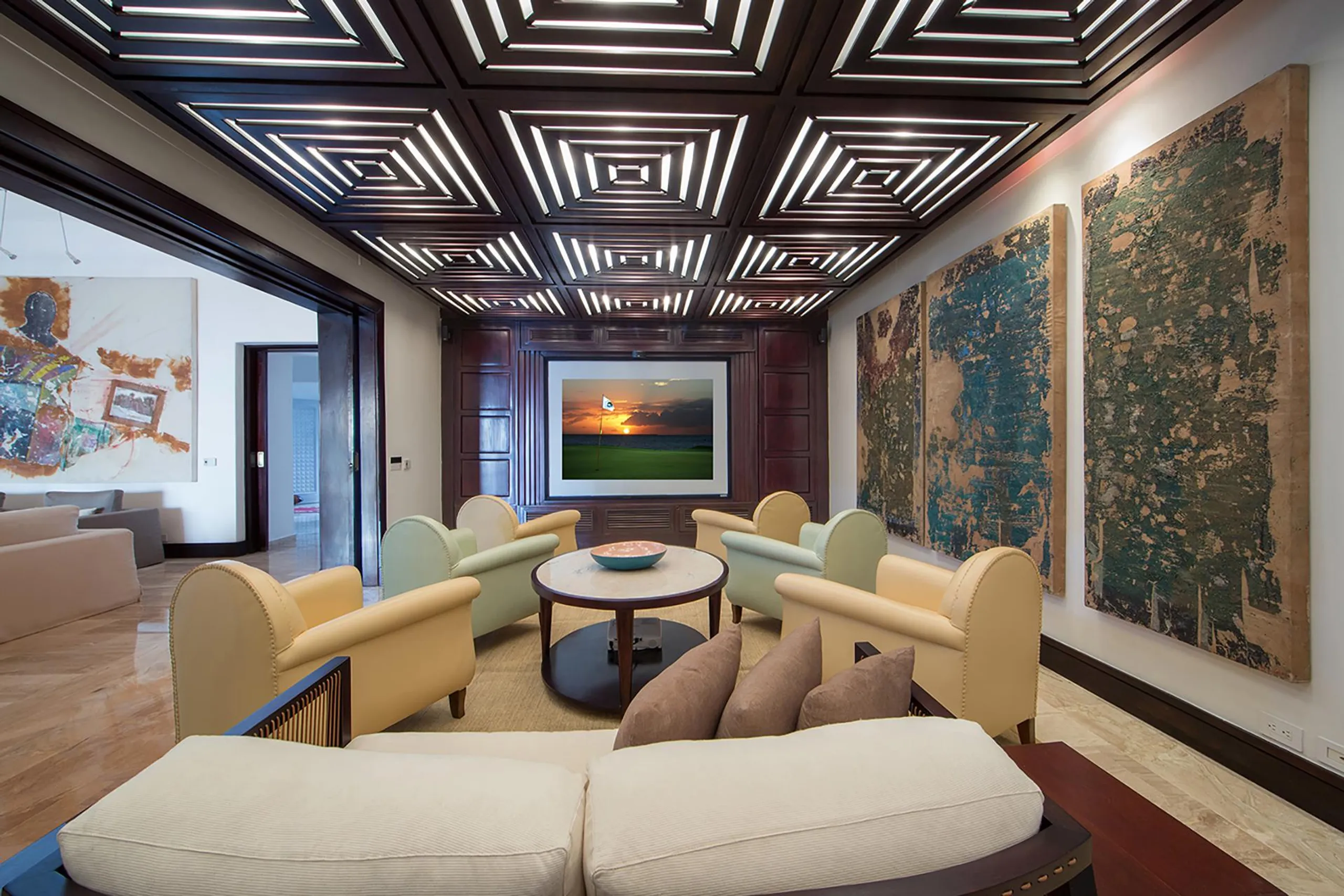 Sophisticated 4BR Villa with Swimming Pool and Oceanside Views — photograph 10