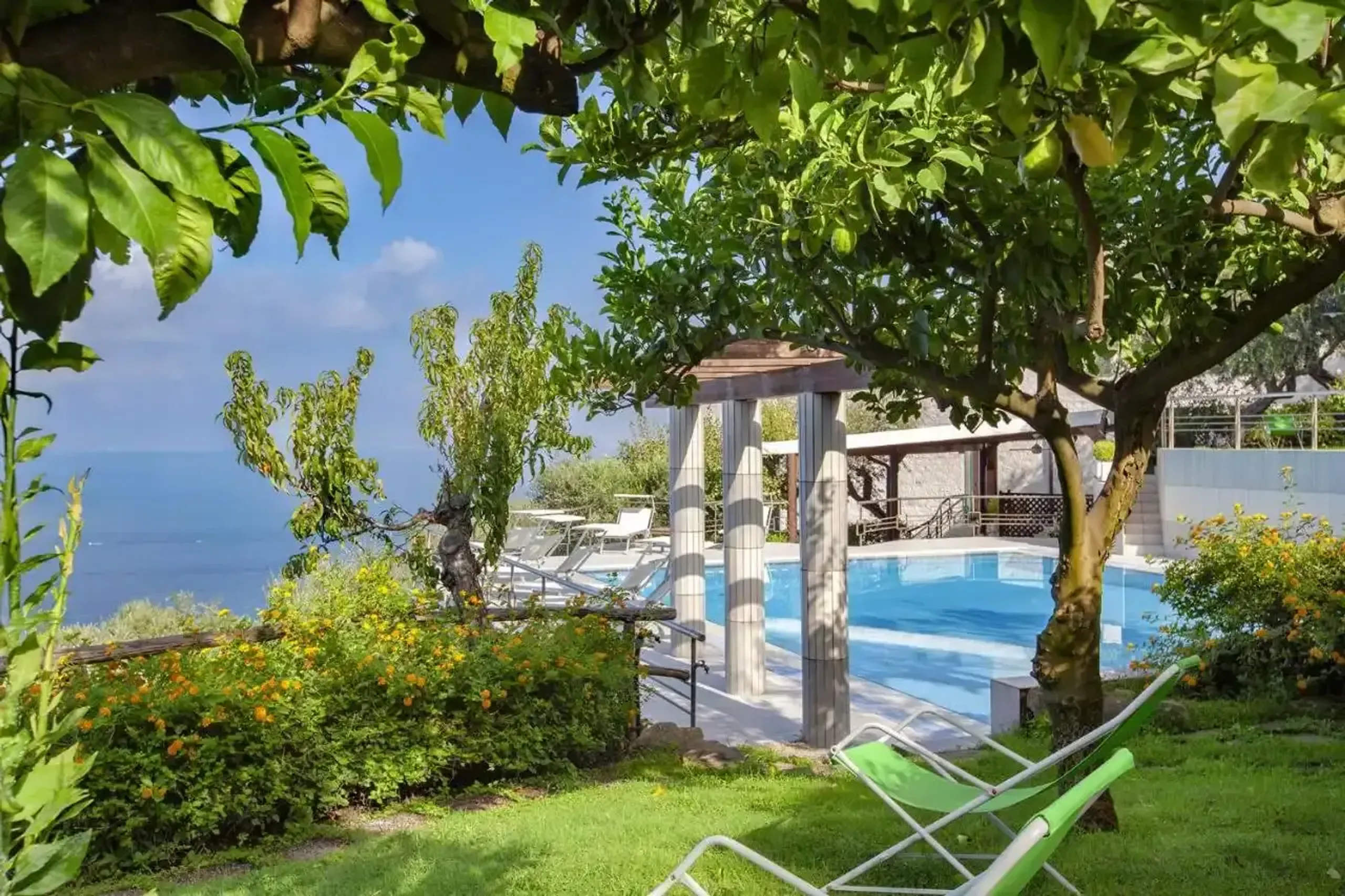 Luxurious Getaway Villa with Pool and Picturesque Surroundings — photograph 4