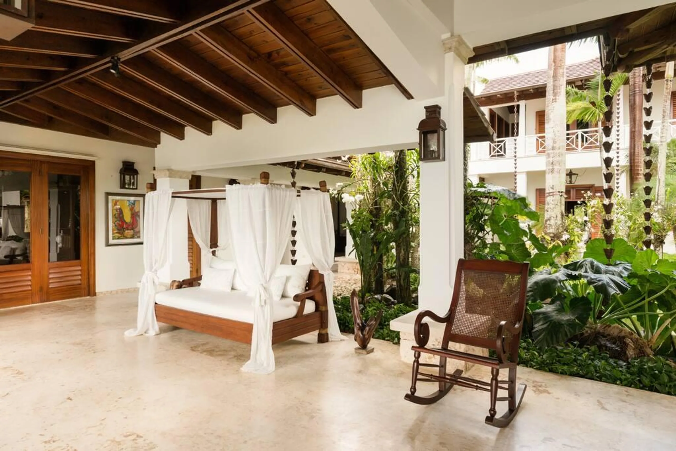 Princely Oceanside Villa with Private Pool and Panoramic Ocean Views — photograph 5