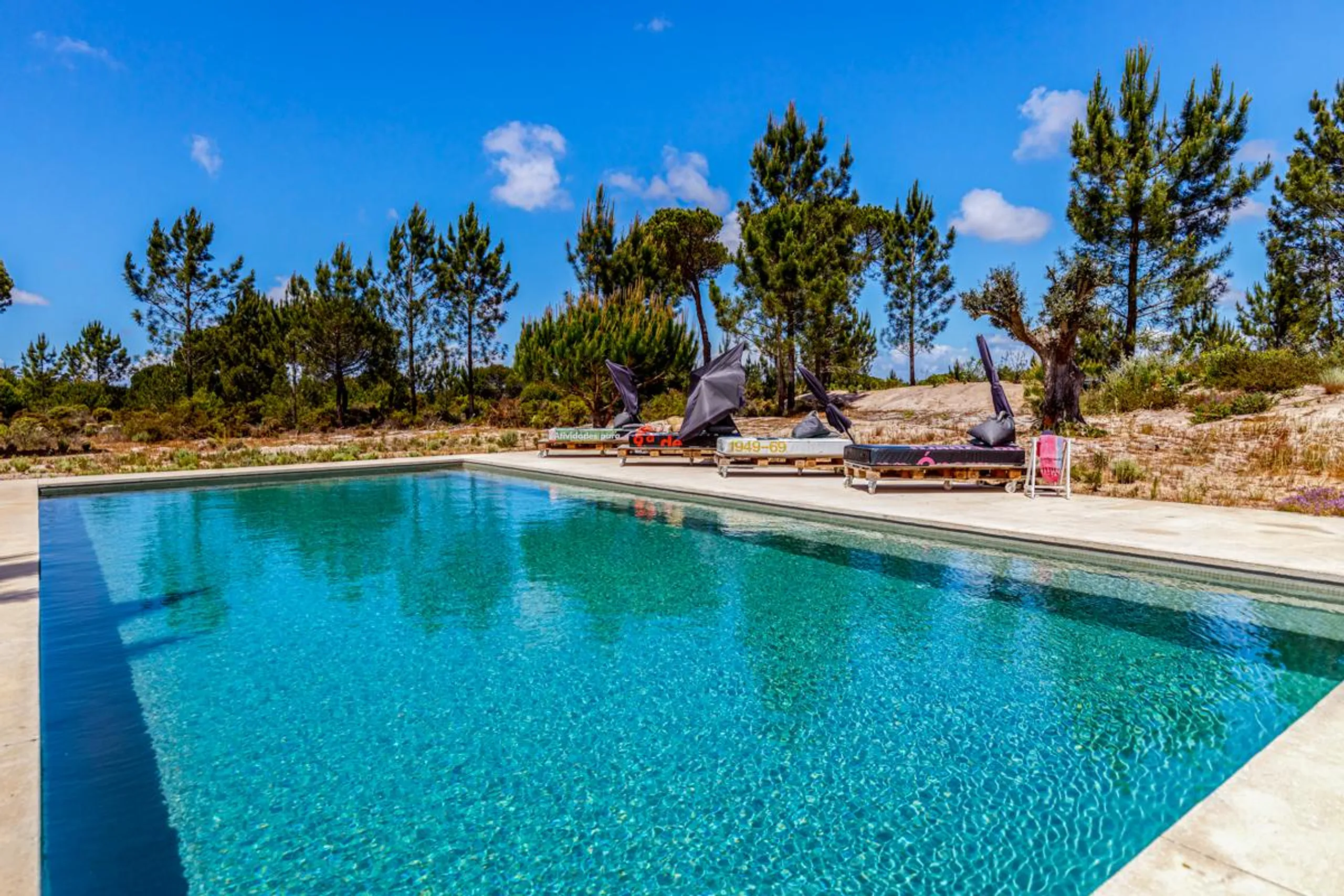 Magnificent Contemporary Villa with Private Pool and Scenic Surroundings, Setubal