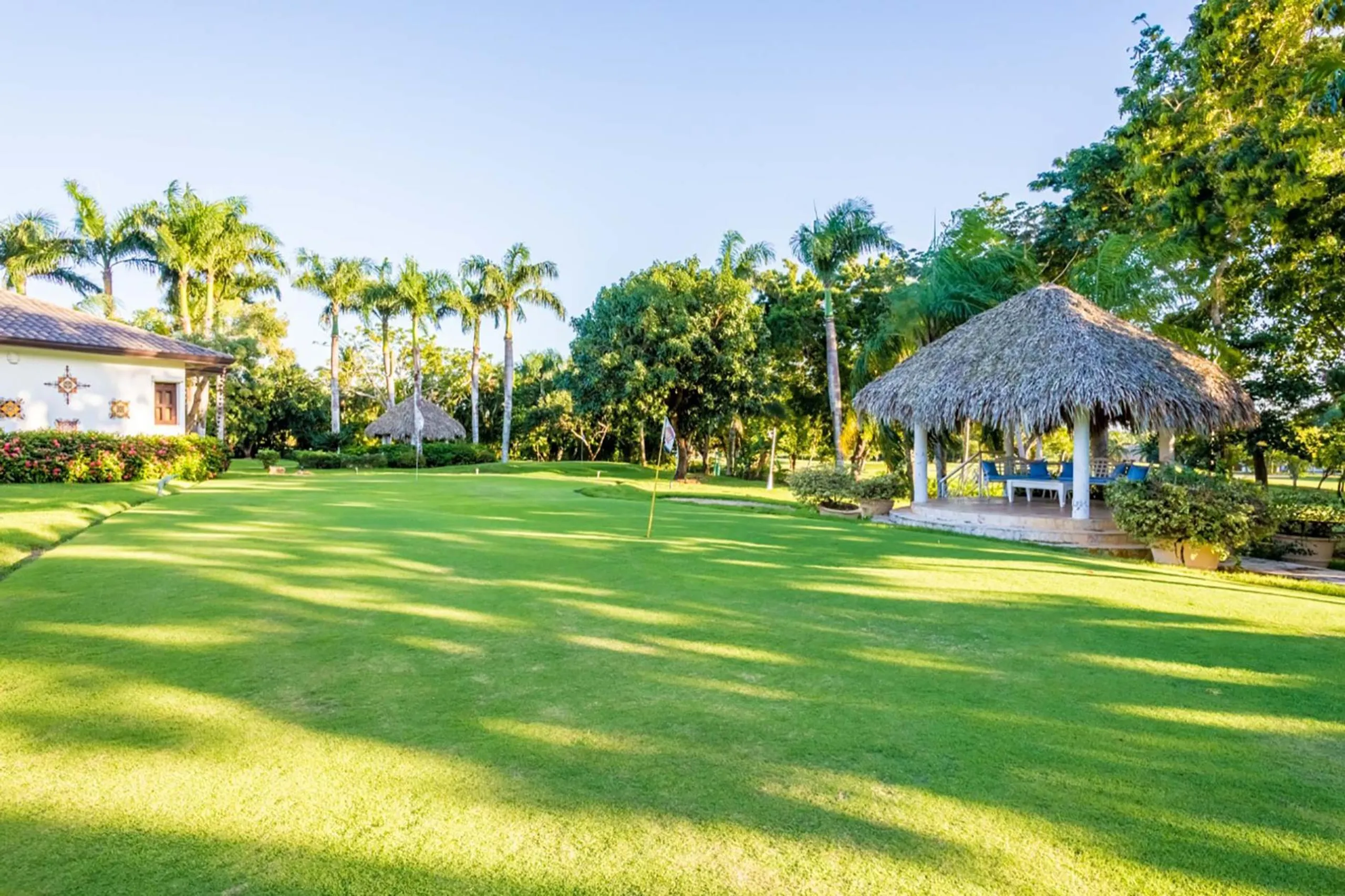 Majestic Grand Villa with Private Pool and Par-3 Golf Hole — photograph 5
