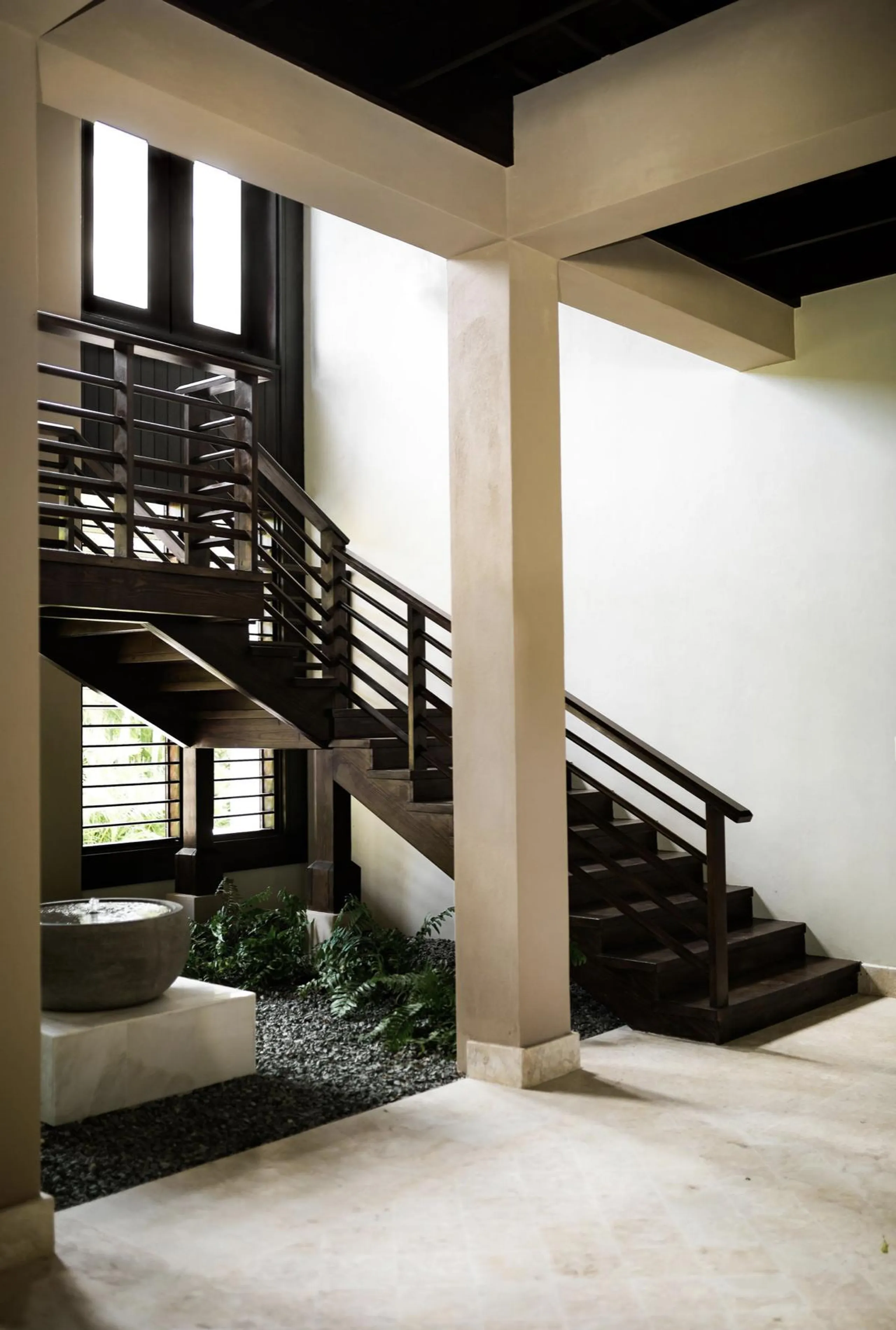 Princely Punta Cana Estate with Gorgeous Pool and Walks to Beach — photograph 11