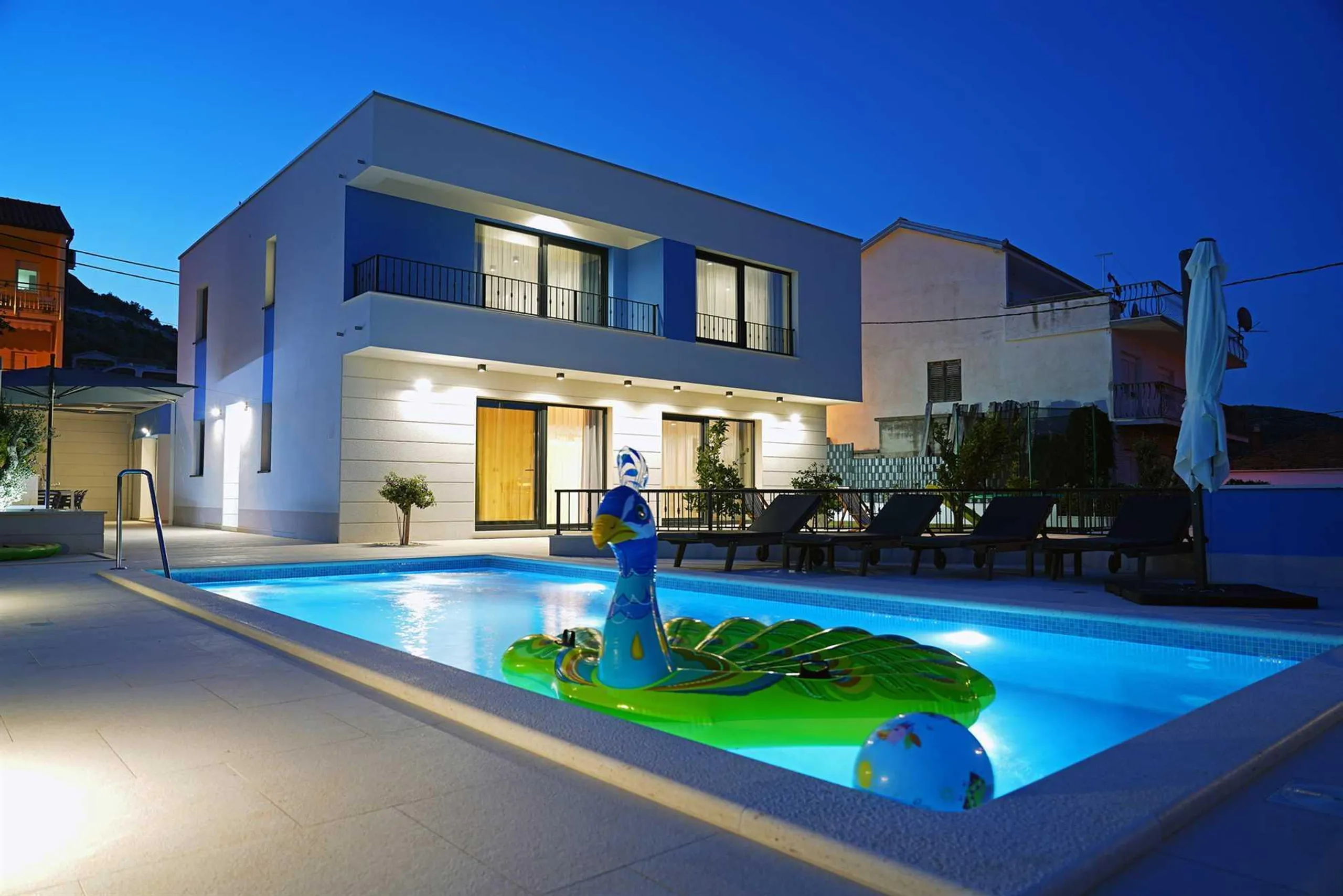 Phenomenal Modern Villa with Pool, Garden and Sea Views — photograph 7