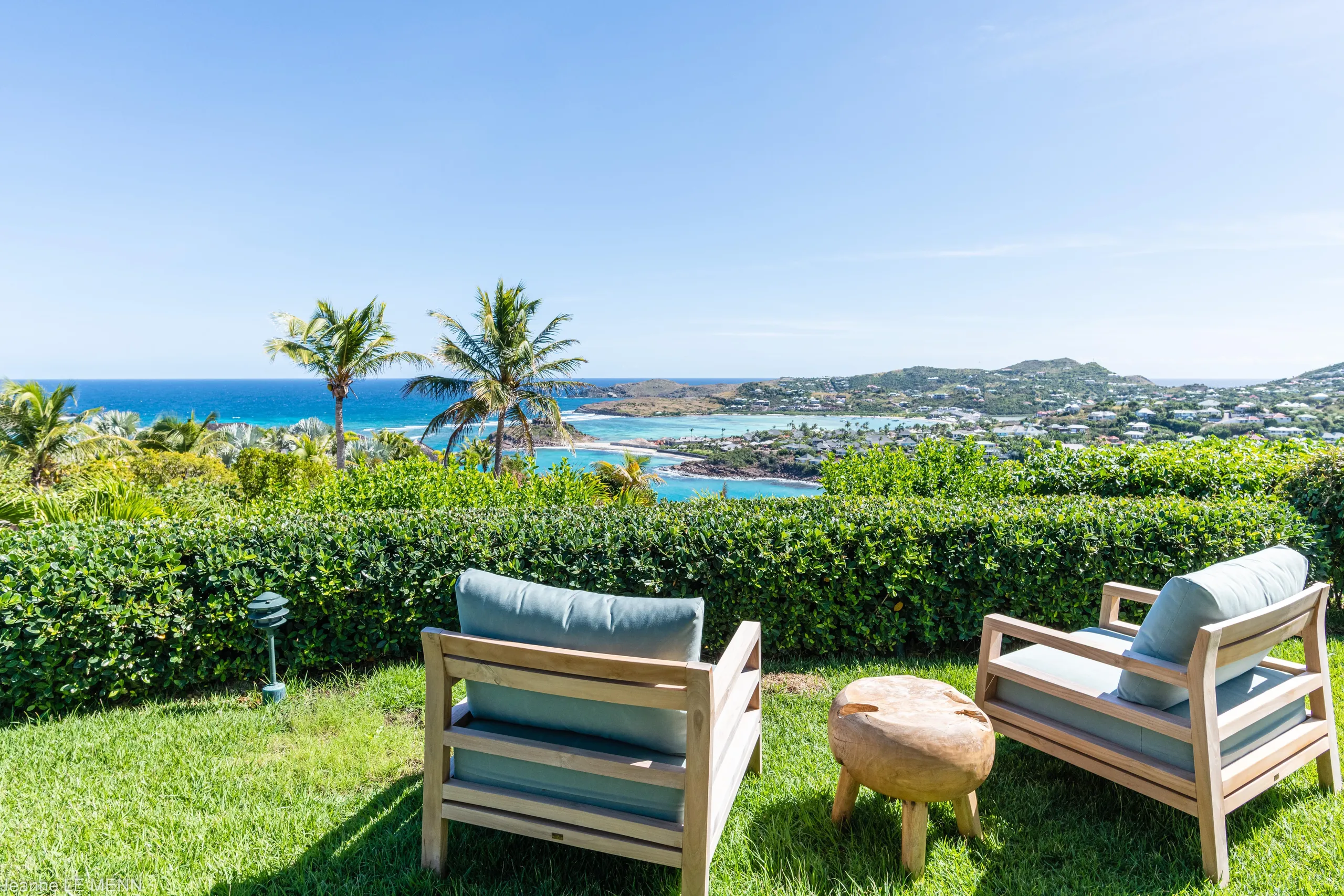 Elegant Seaview Villa with Infinity Pool and Walks to Beach — photograph 4