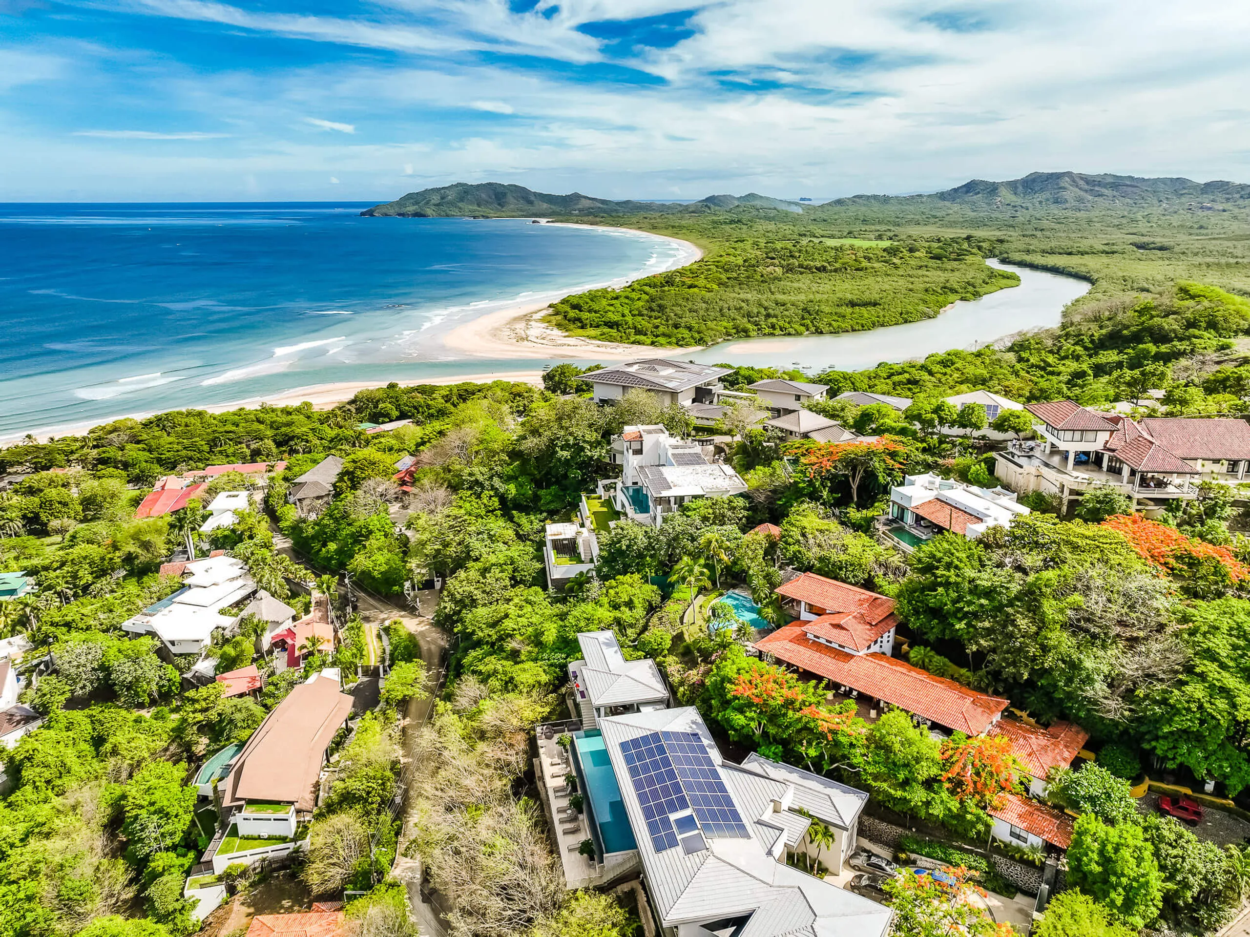 Sprawling 15 Bedroom Estate with Two Pools, and Ocean Views — photograph 9