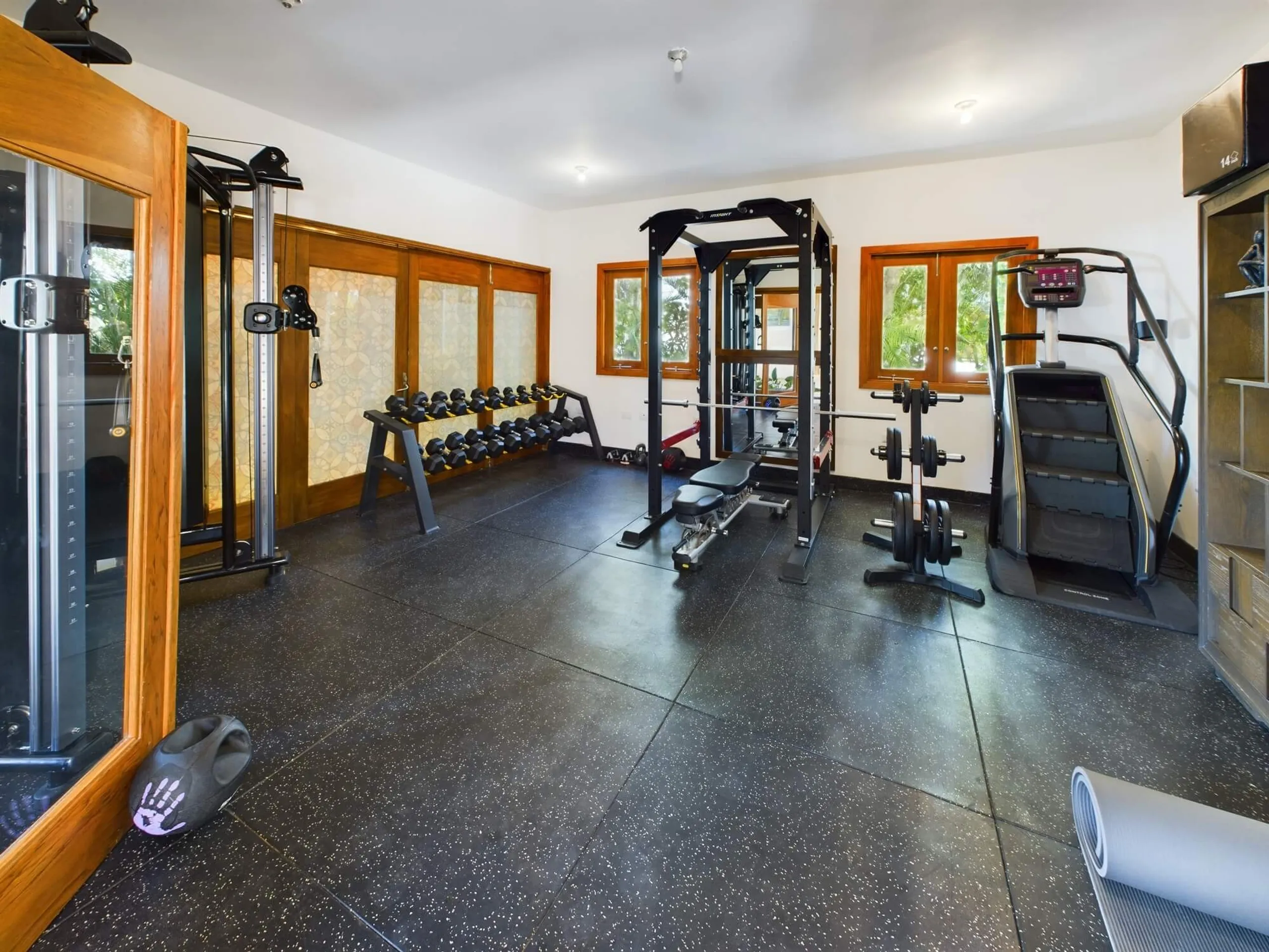 Exquisite 6 Bedroom Villa in Cap Cana with Private Pool and Golf Course Views — photograph 9