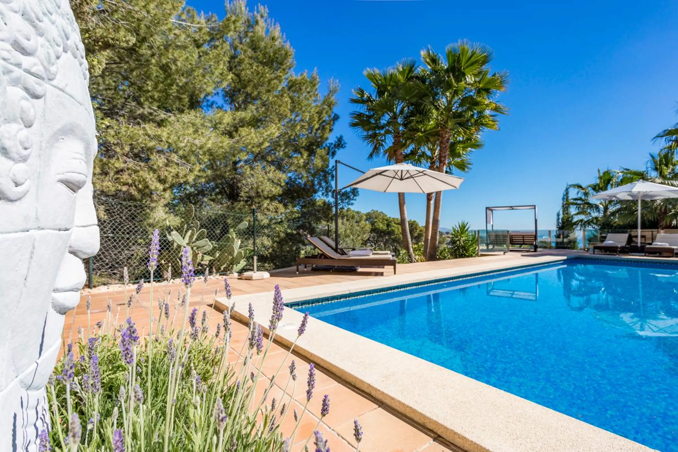 Sumptuous Hillside Villa 5 Bedroom Villa with Private Pool, and Bay Views — photograph 9