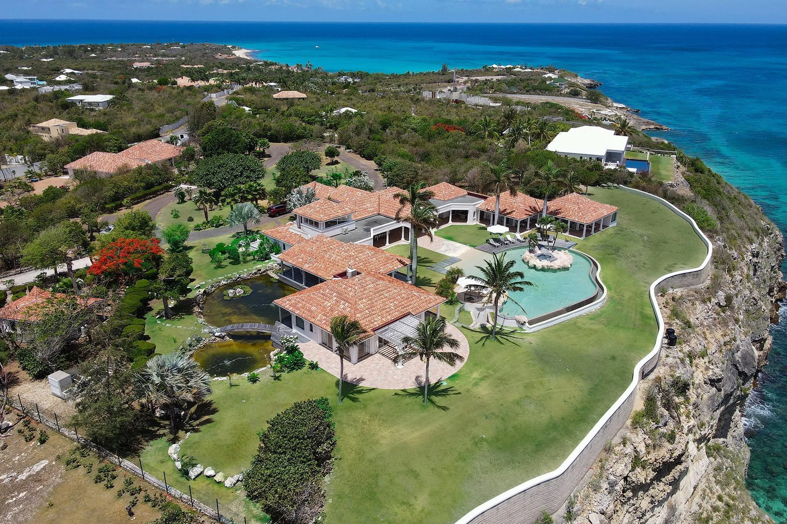 Luxury Terres Basses Estate with Lagoon Infinity Pool and Caribbean Sea Views — photograph 10