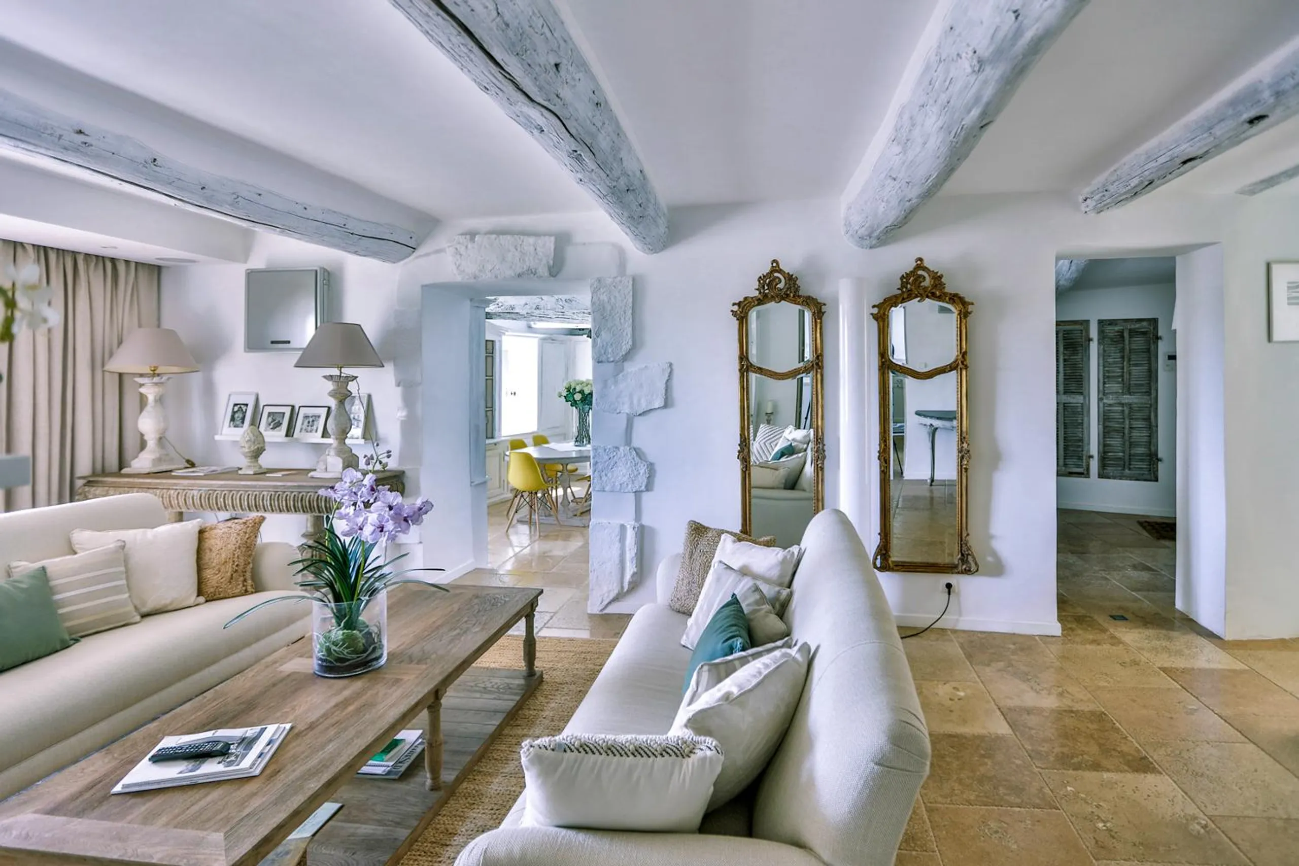 Enchanting Provençal Villa with Pool, Terraced Gardens, and Panoramic Valley Views — photograph 9