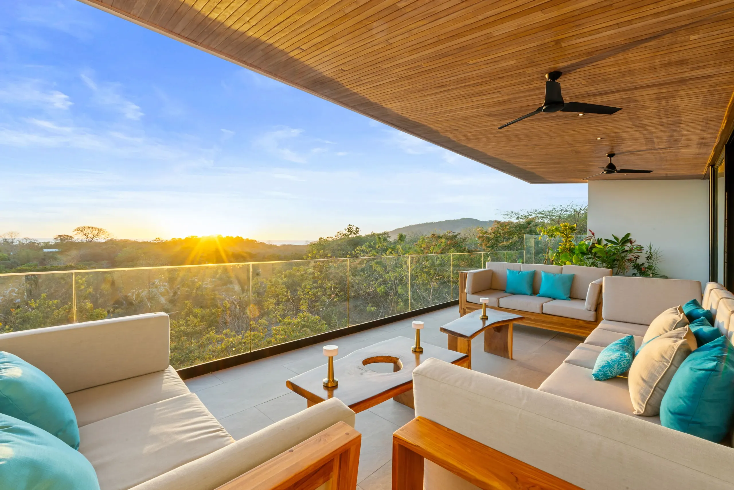Luxe Hilltop Villa with Private Pool and 360° Views — photograph 5