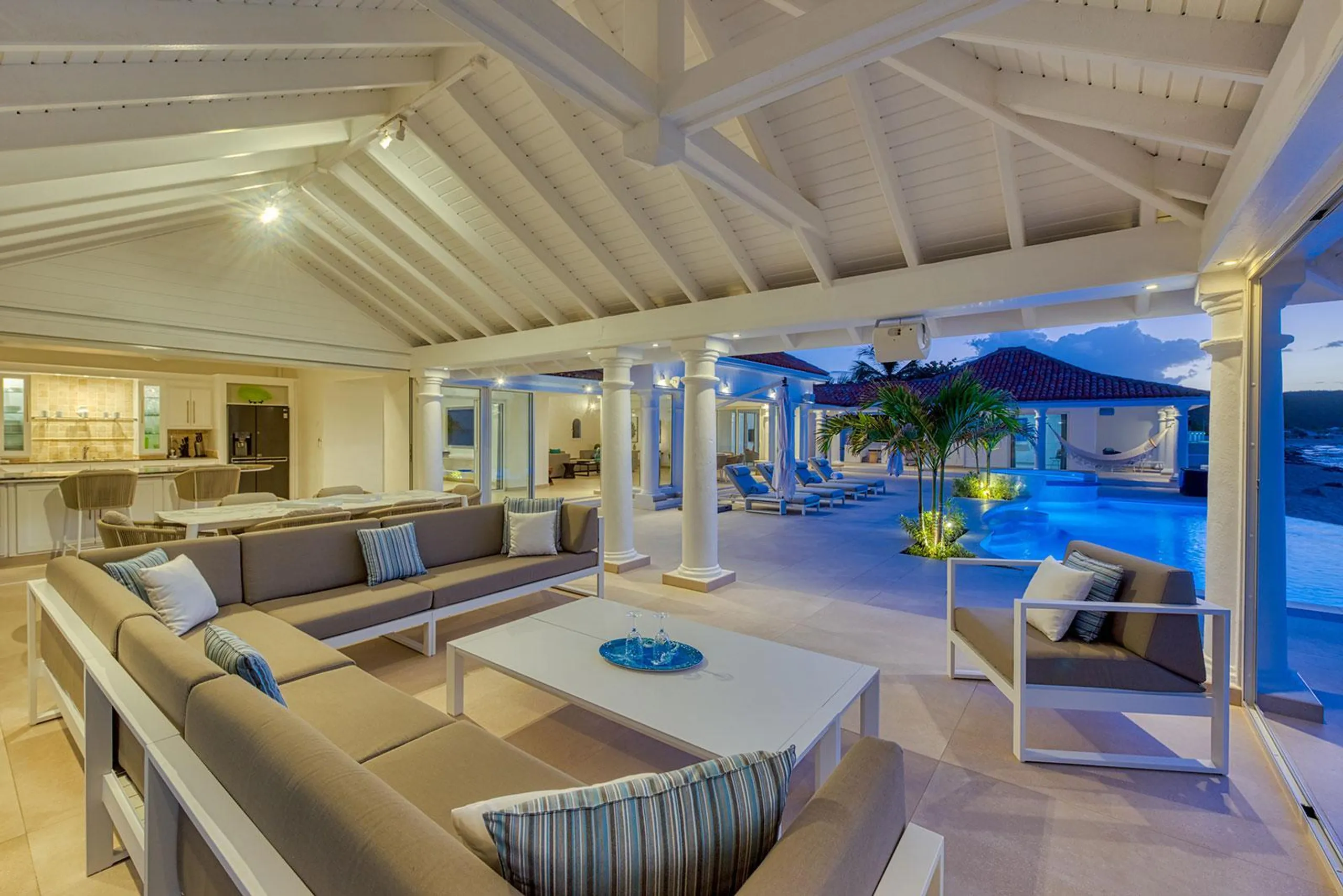 Baie Rouges Fine Beach Front Estate with Infinity Pool and Endless Ocean VIews — photograph 8