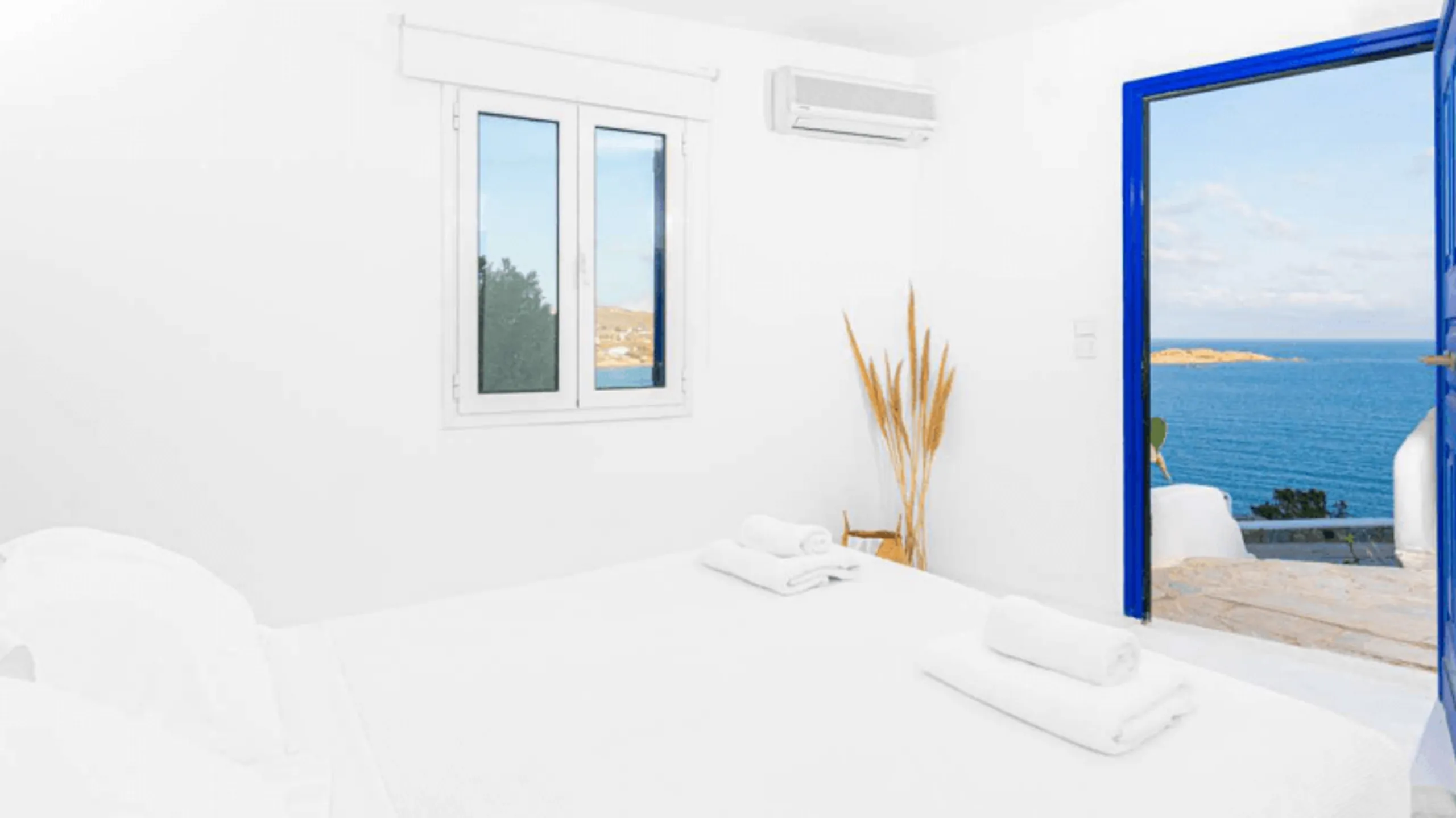 Luxe Mykonos Retreat with Private Pool and Unparalleled Ocean Views — photograph 9