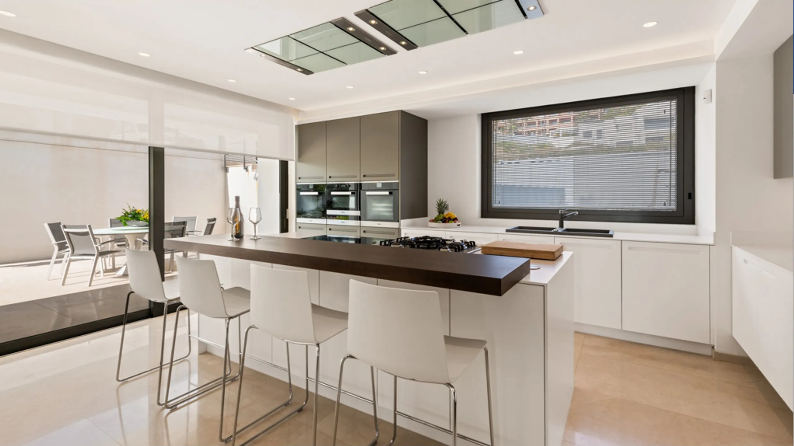 Contemporary 5-Star Escape with Pool, Ocean, and Breathtaking Views VILLAWAY® — photograph 10