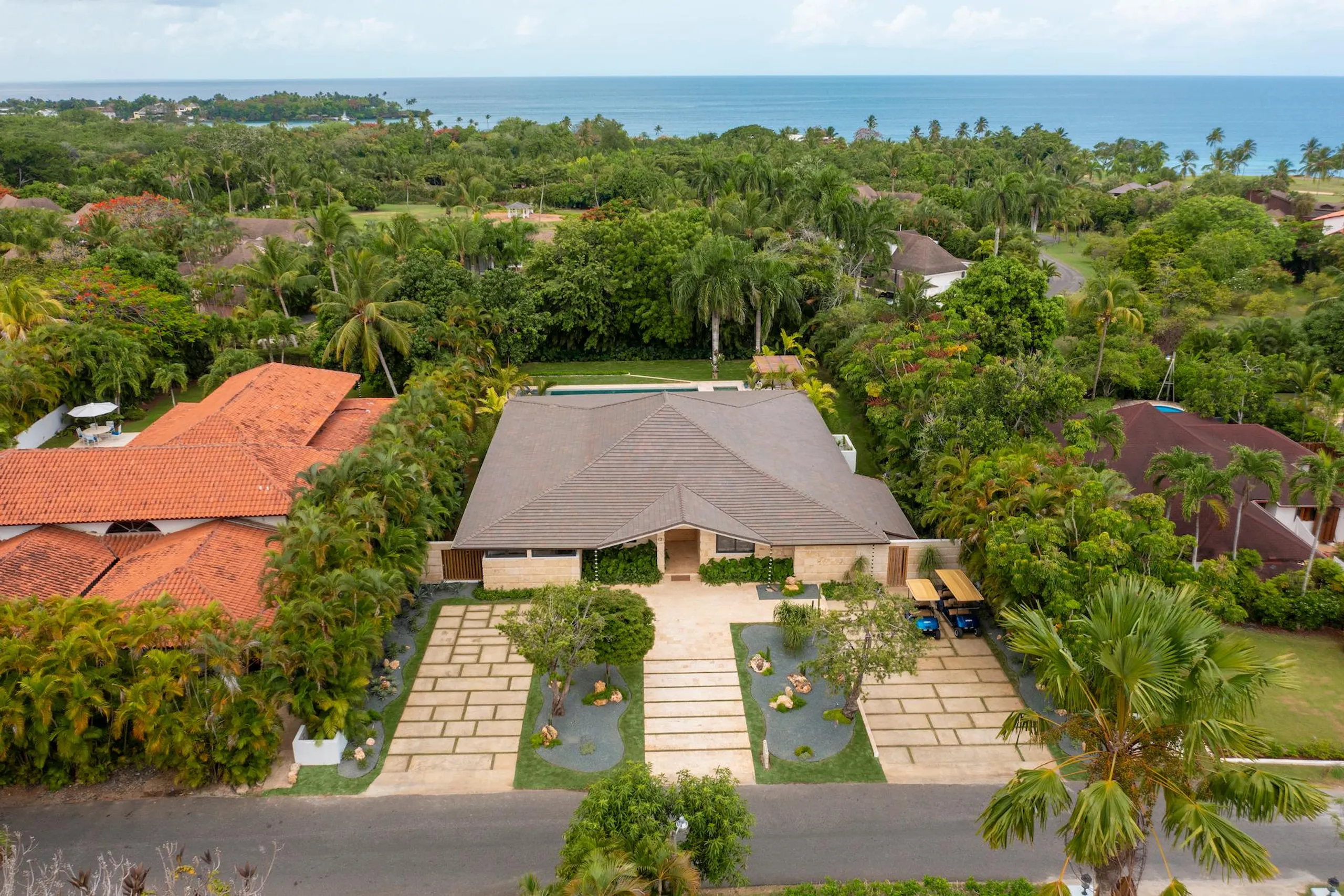 Relax in Style Panoramic Mountain View Villa — photograph 5