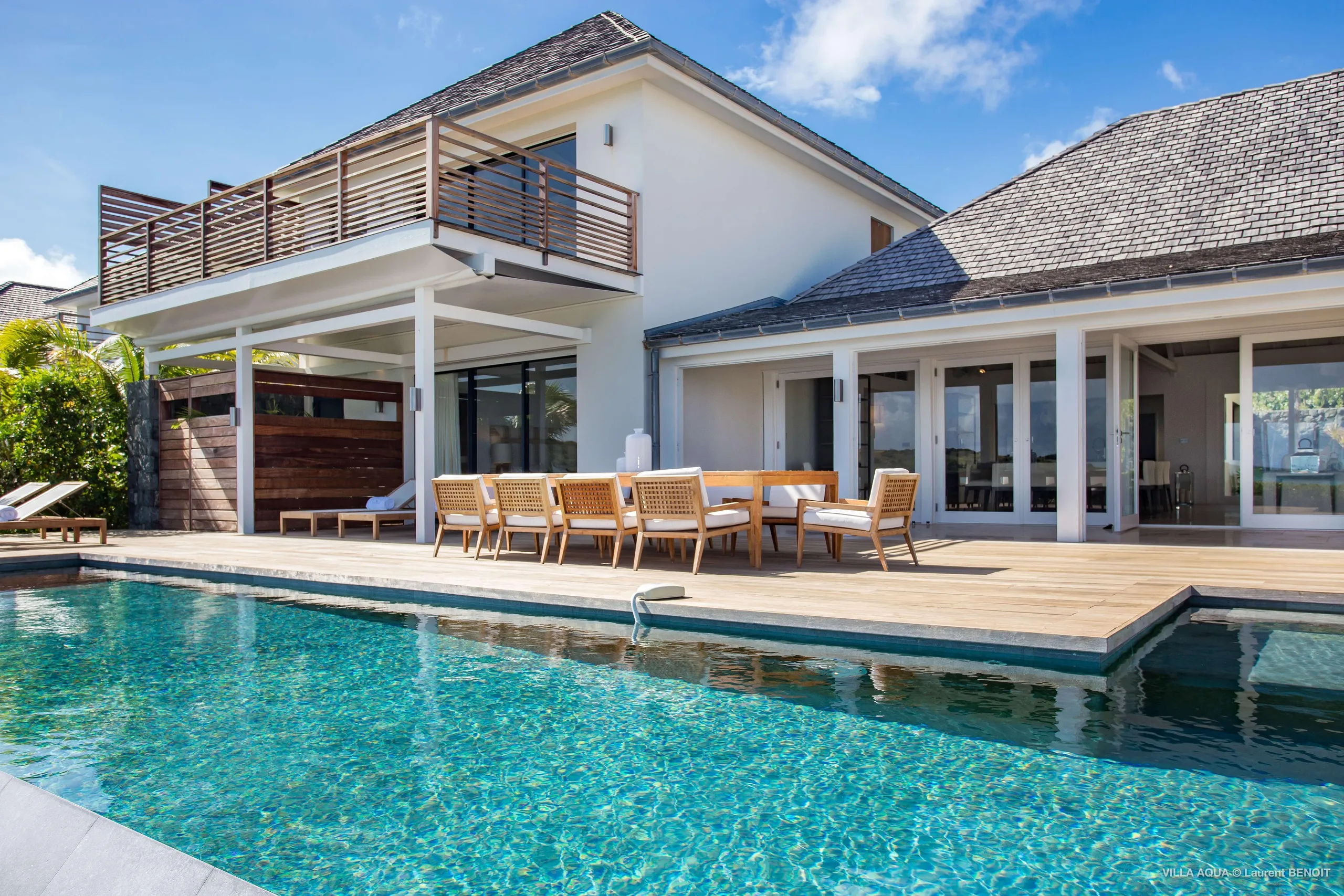 Chic Beachfront Contemporary Villa with Private Pool and Amazing Ocean Views — photograph 3