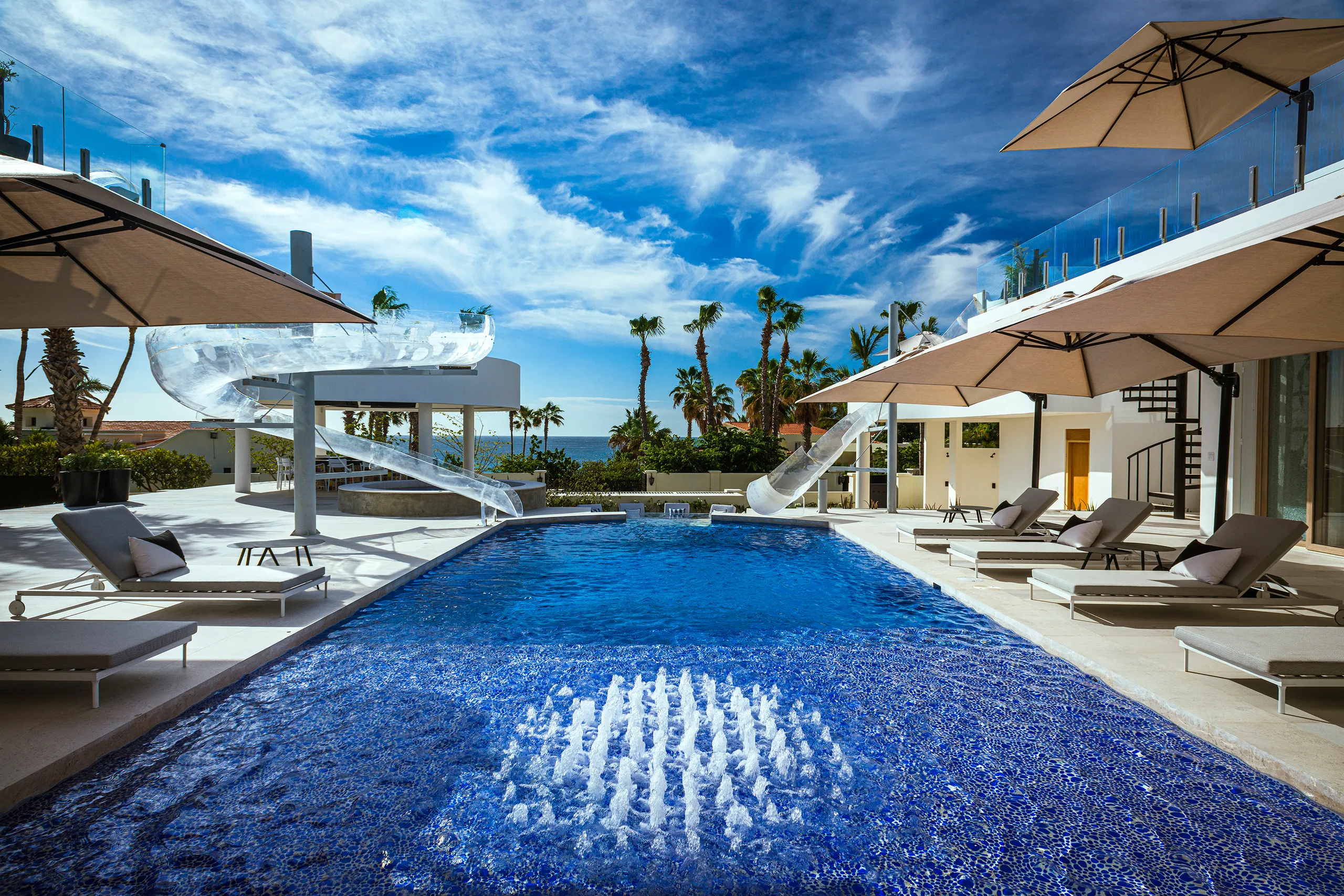 Modern Contemporary UltraLuxe Villa with Pool and Ocean Views — photograph 2