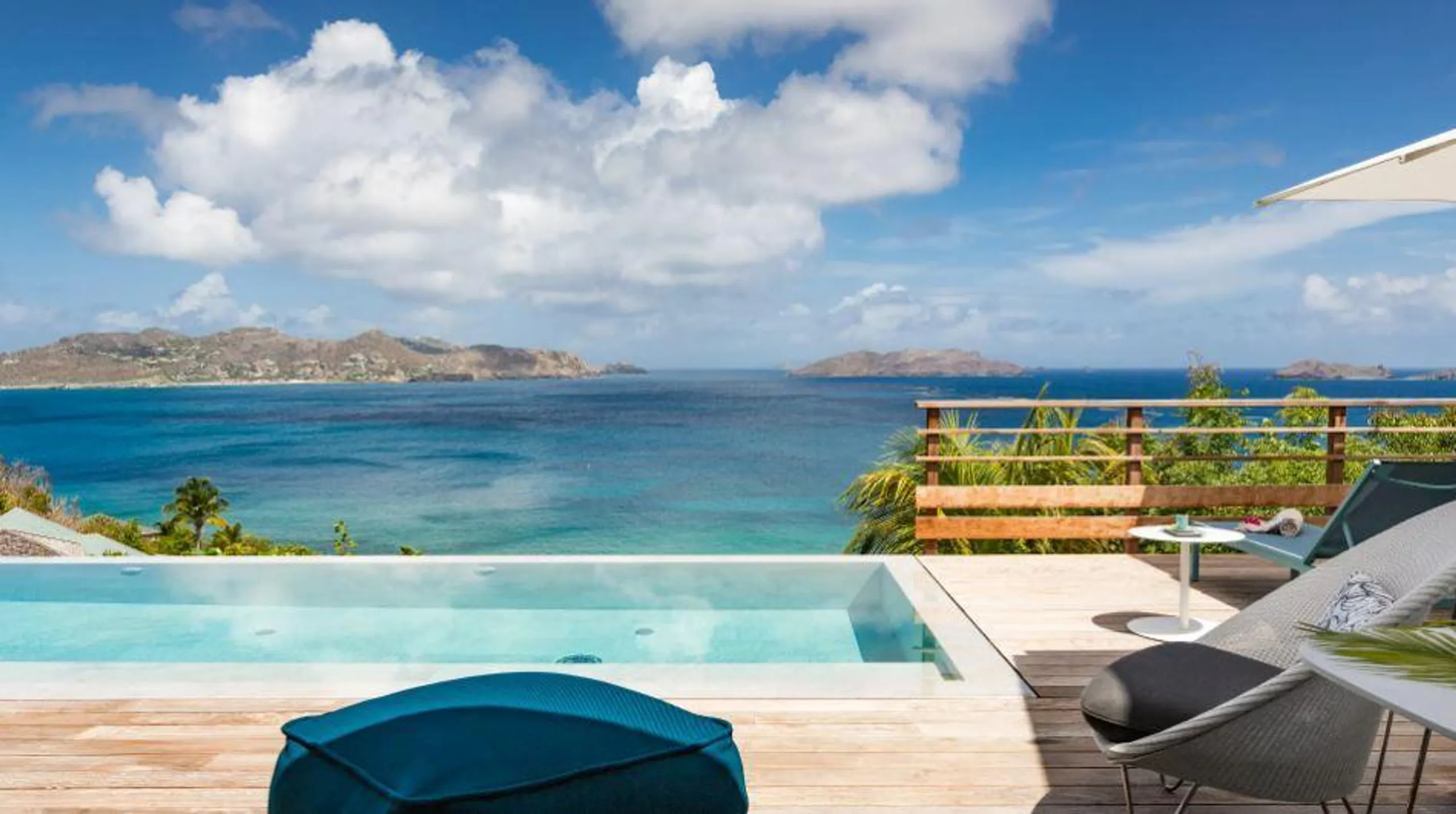Sleek Contemporary Styled Villa with Heated Pool and Breathtaking Ocean Views — photograph 7